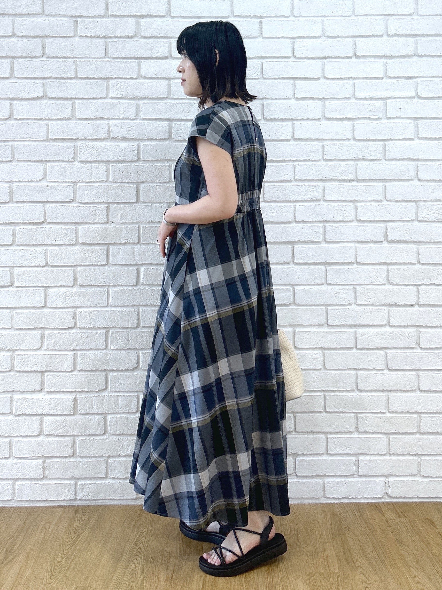 Hirokaさんの「grove｜【低身長さんも選べる着丈】マドラスチェックワンピース」を使ったコーディネート
