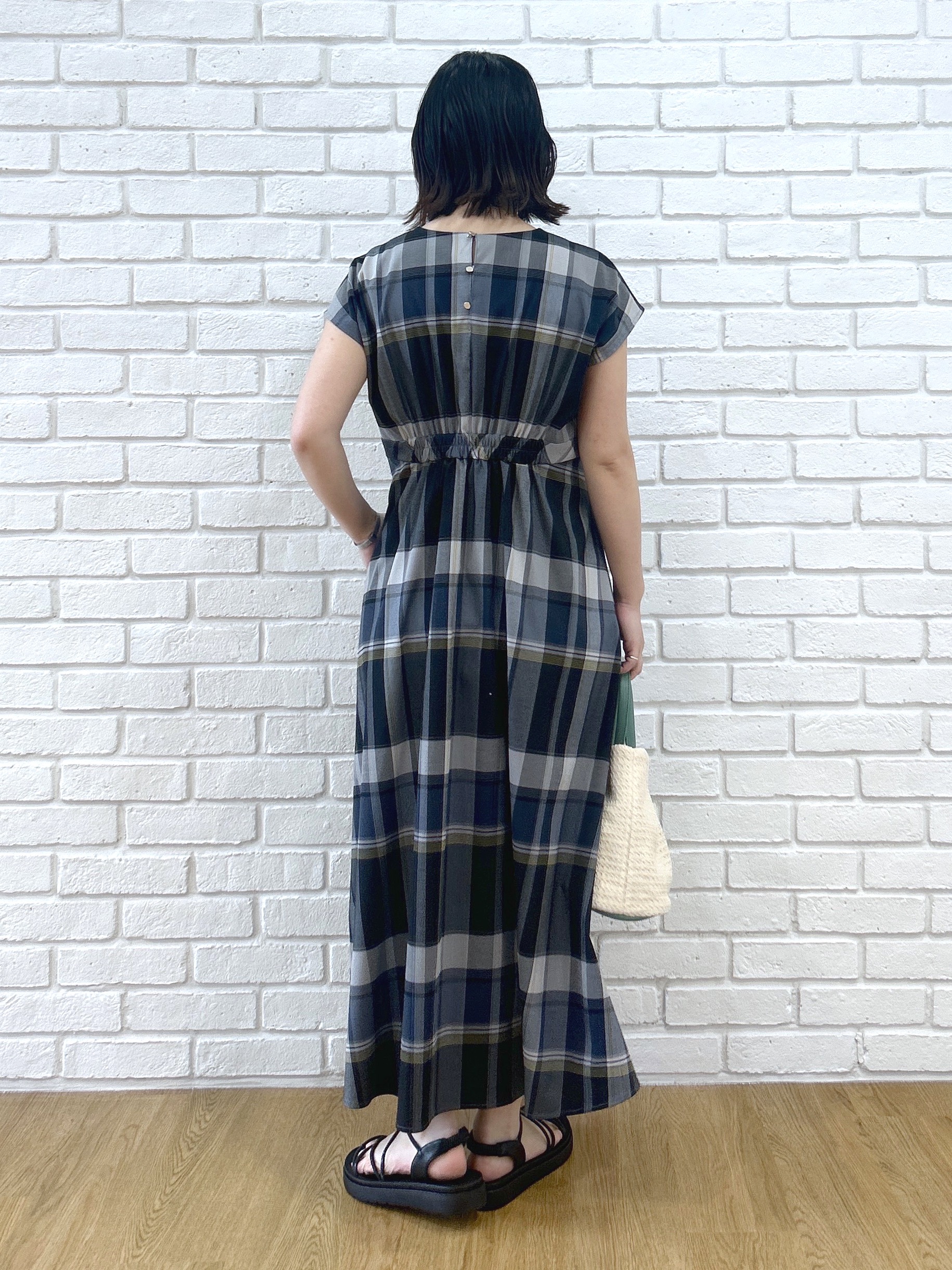 Hirokaさんの「grove｜【低身長さんも選べる着丈】マドラスチェックワンピース」を使ったコーディネート