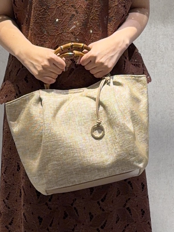 わたなべさんの「UNTITLED｜【セットアップ可/品のある透け感】リーフレースブラウス」を使ったコーディネート