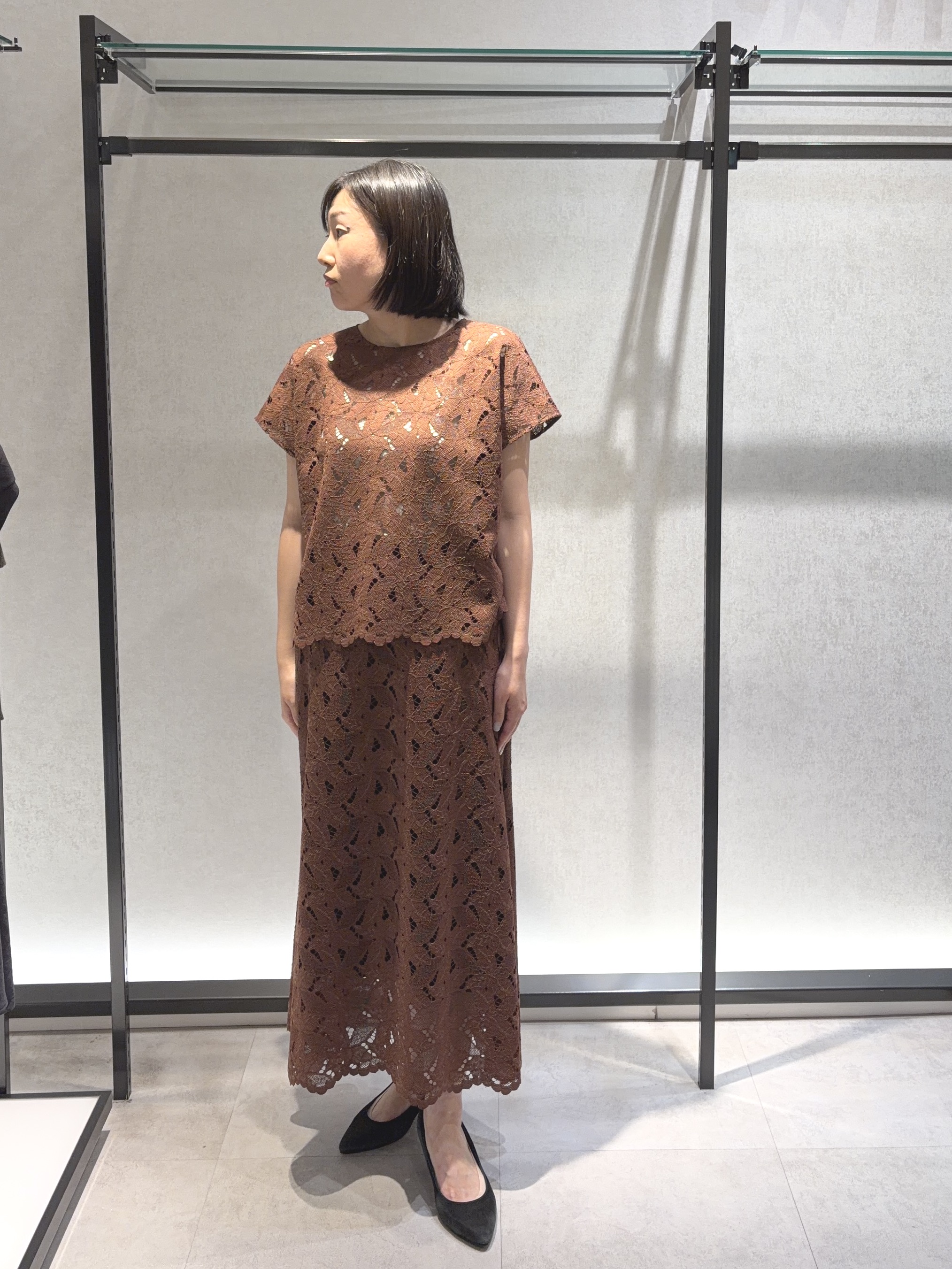 わたなべさんの「UNTITLED｜【セットアップ可/品のある透け感】リーフレースブラウス」を使ったコーディネート