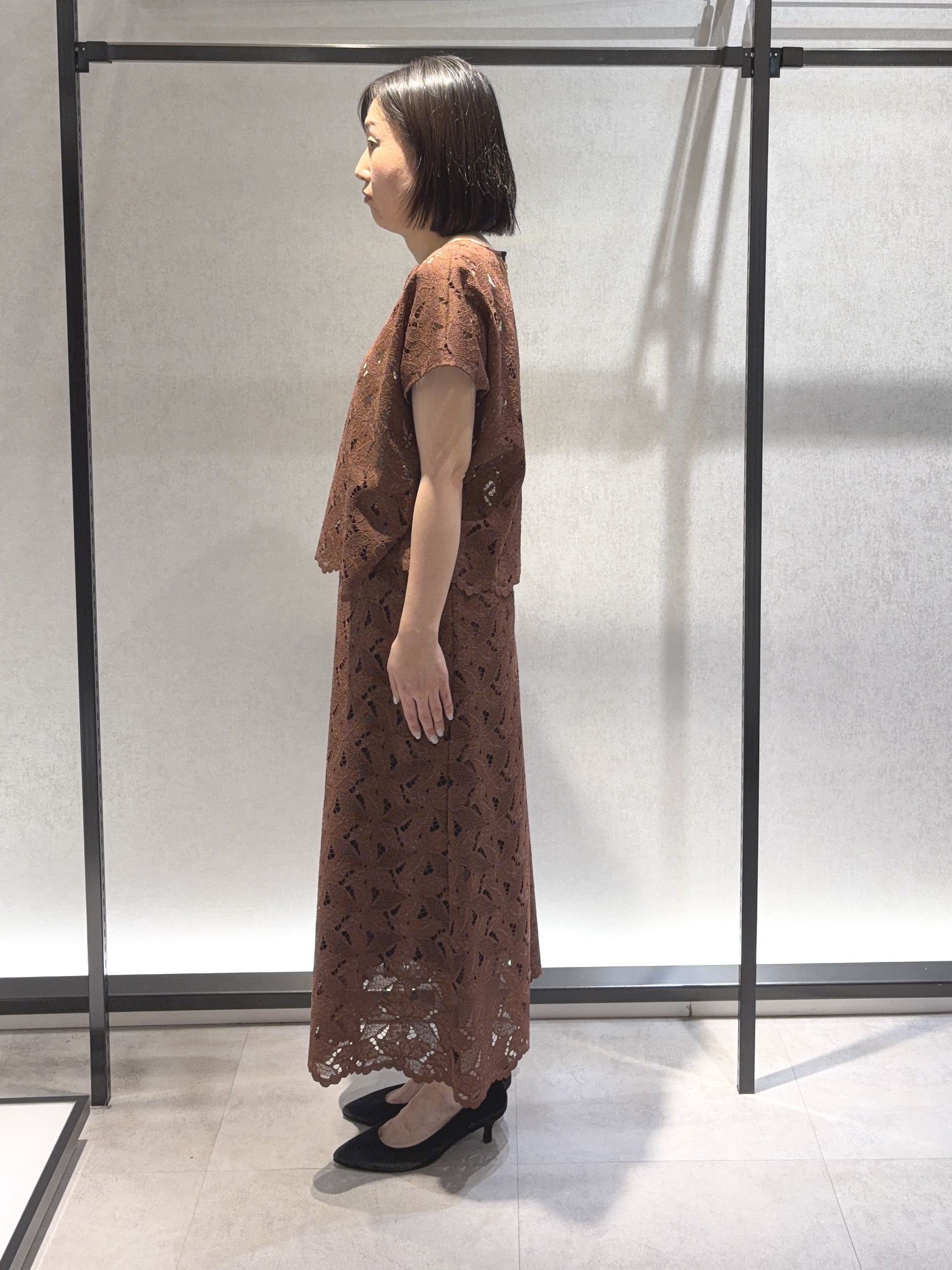 わたなべさんの「UNTITLED｜【セットアップ可/品のある透け感】リーフレースブラウス」を使ったコーディネート
