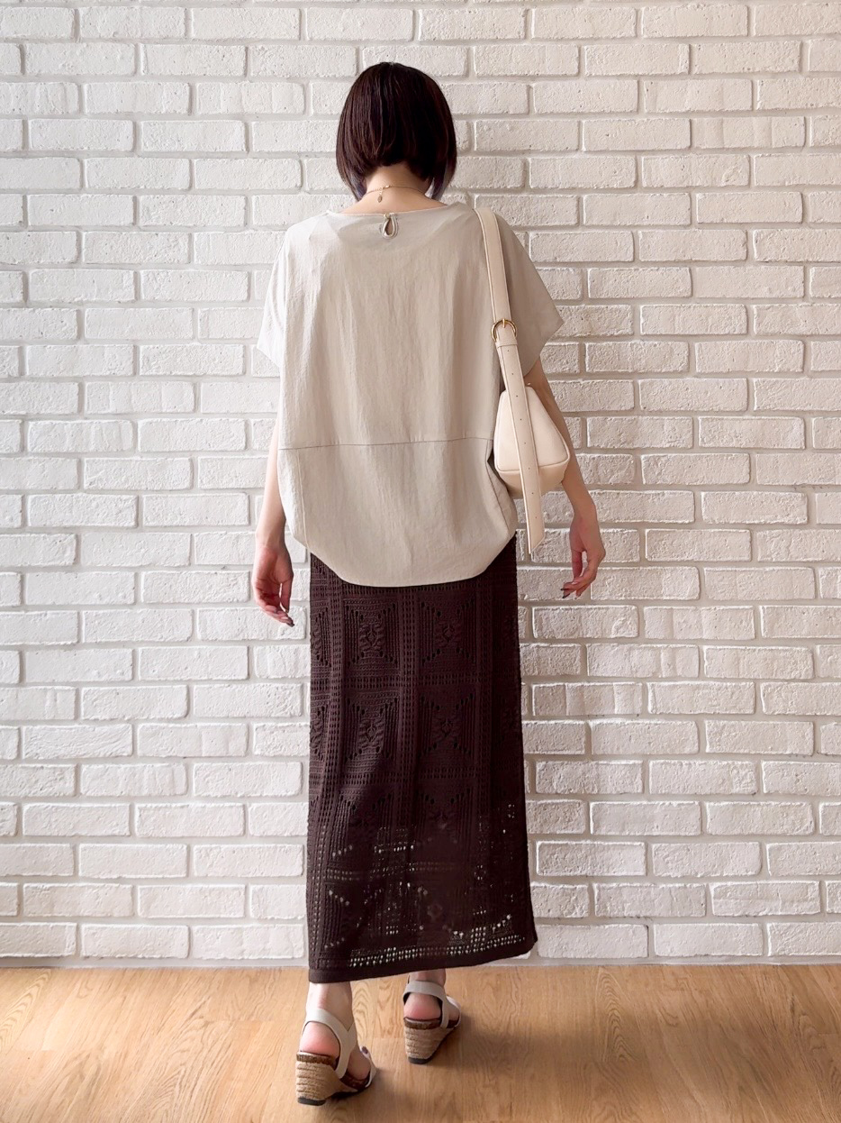 𝐜𝐡𝐢𝐤𝐚さんの「SHOO･LA･RUE｜【洗濯機可/セットアップ可】軽凛(かろりん) シンプル上品 切替コクーントップス」を使ったコーディネート
