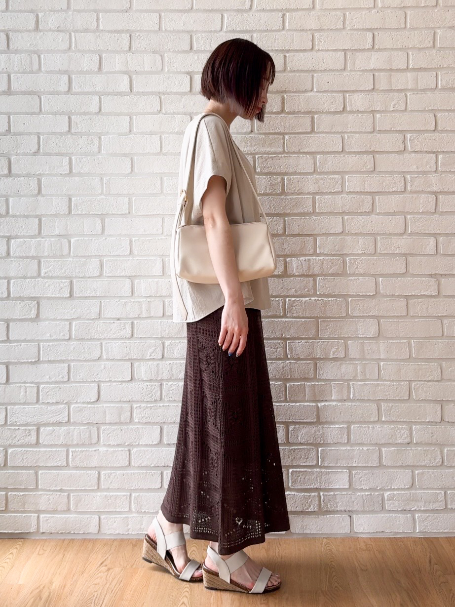 𝐜𝐡𝐢𝐤𝐚さんの「SHOO･LA･RUE｜【洗濯機可/セットアップ可】軽凛(かろりん) シンプル上品 切替コクーントップス」を使ったコーディネート