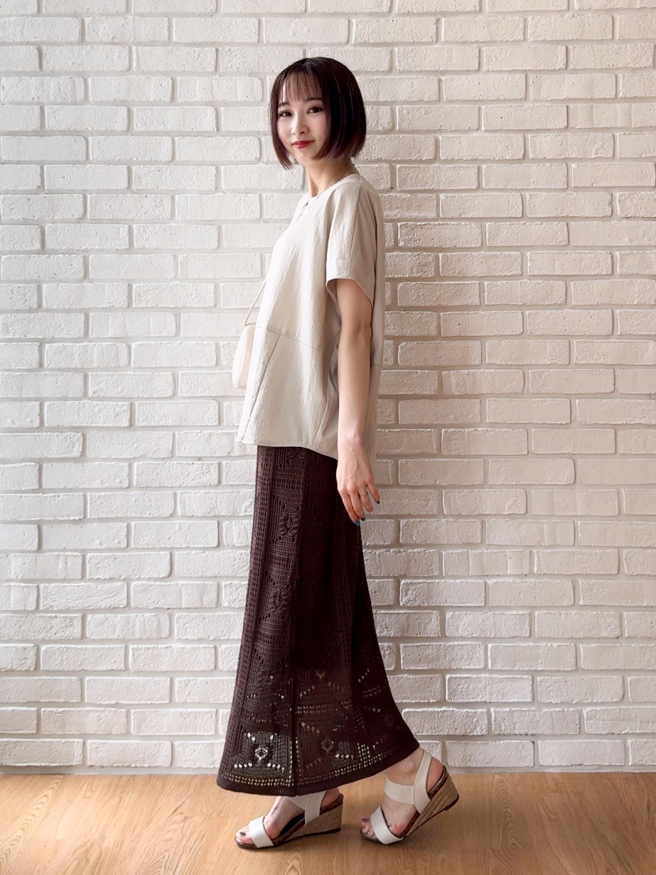 𝐜𝐡𝐢𝐤𝐚さんの「SHOO･LA･RUE｜【洗濯機可/セットアップ可】軽凛(かろりん) シンプル上品 切替コクーントップス」を使ったコーディネート