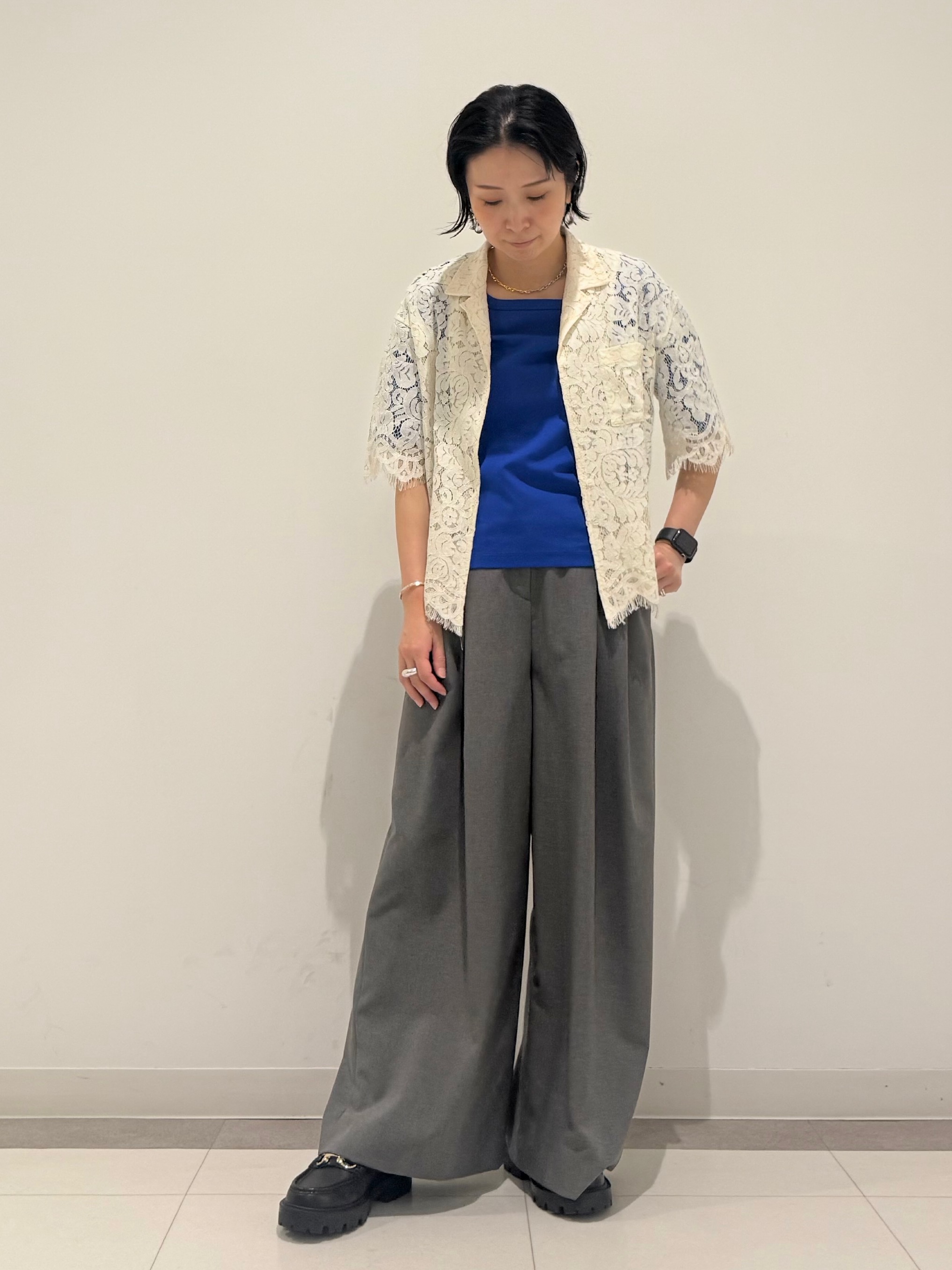 MIYAKAWAさんの「DRESSTERIOR｜【ウォッシャブル/羽織りにも便利】シアーコードレースブラウス」を使ったコーディネート