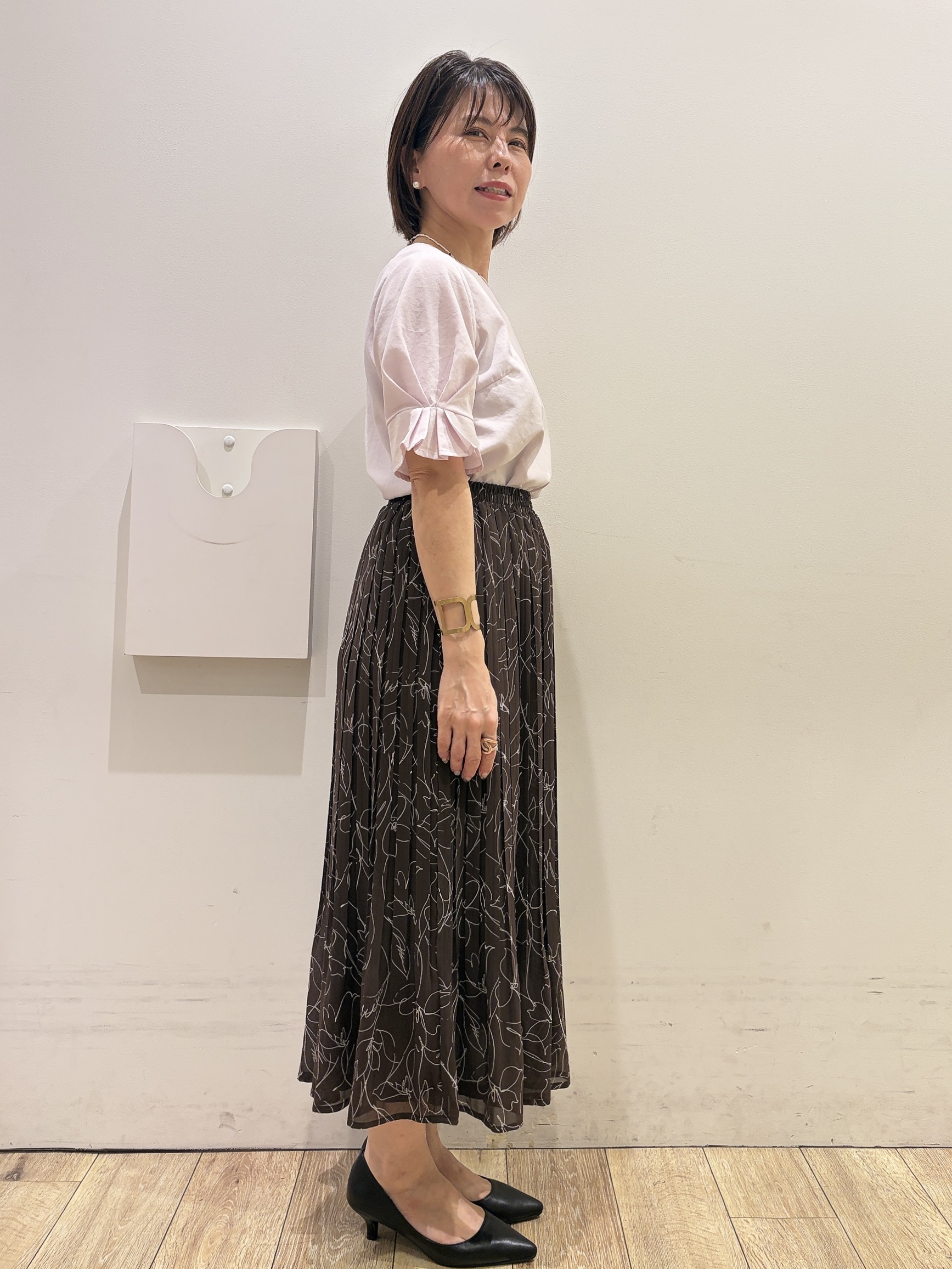 YUKOさんの「index｜【接触冷感／吸水速乾】タックパフスリーブブラウス《防シワ／洗濯機OK／XS～3L／8col》」を使ったコーディネート