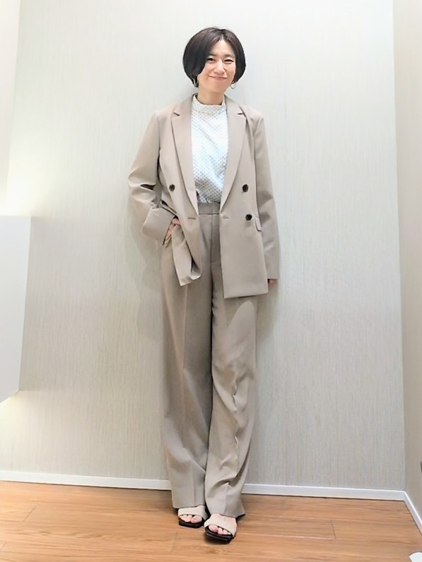 ミズタさんの「UNTITLED｜【新色追加/セットアップ可】エアリー ダブルブレストジャケット」を使ったコーディネート