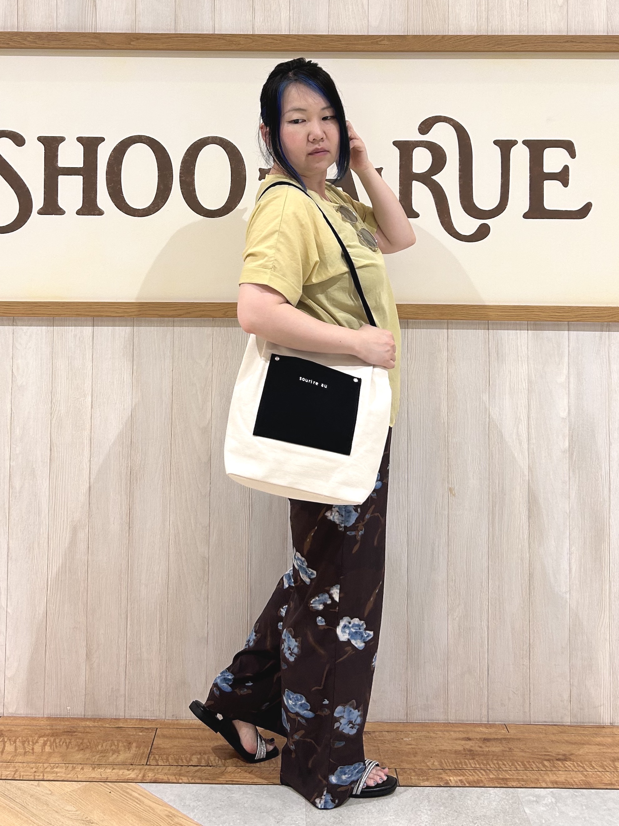 まるさんの「SHOO･LA･RUE｜【着丈選べる/体型カバー】洗濯後しわになりにくい さらっと快適ドルマントップス」を使ったコーディネート