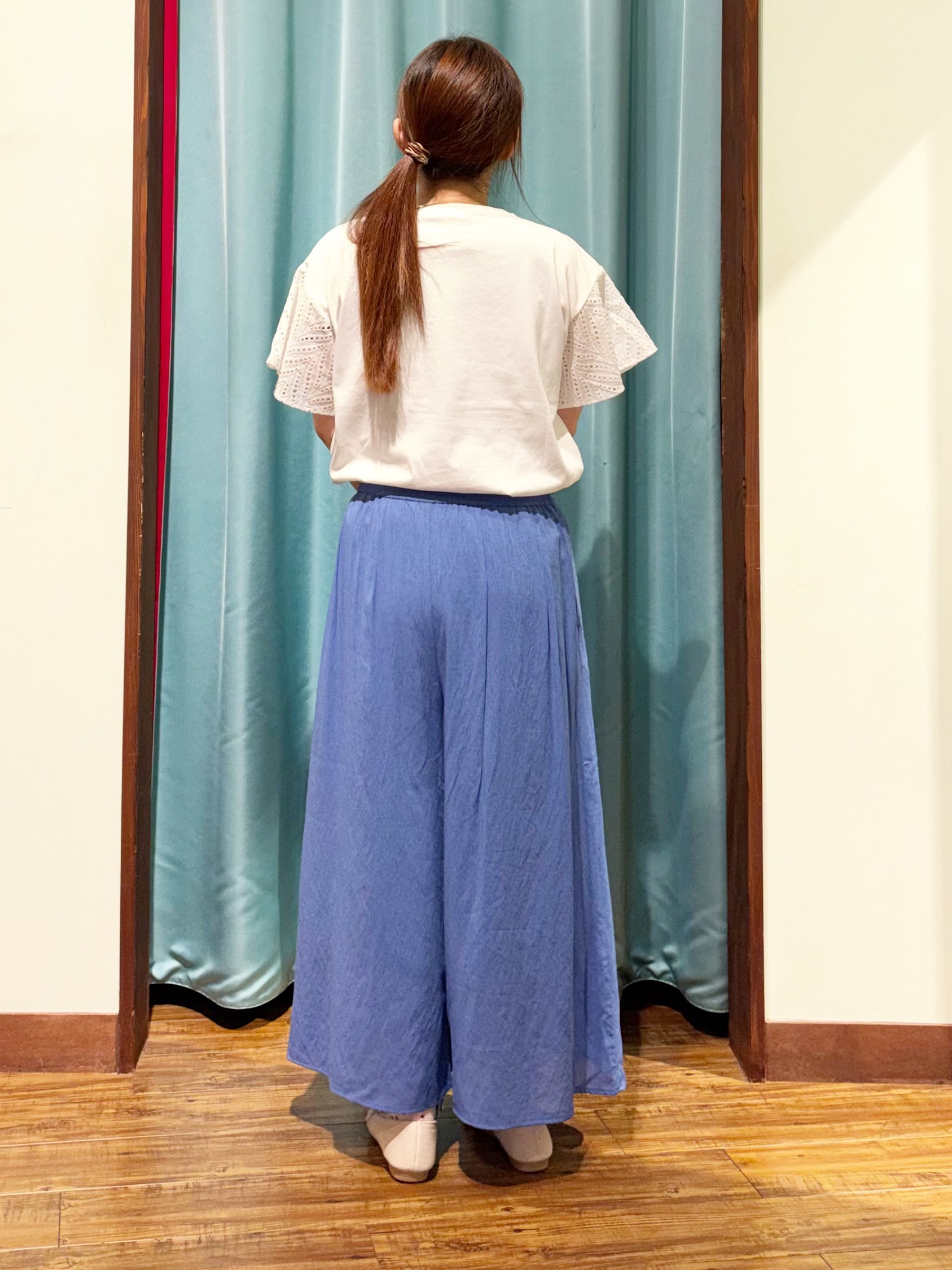 tukiさんの「SHOO･LA･RUE｜【S-LL/洗濯機可/体型カバー】汗じみが気になりにくい お袖レースフレアTシャツ」を使ったコーディネート