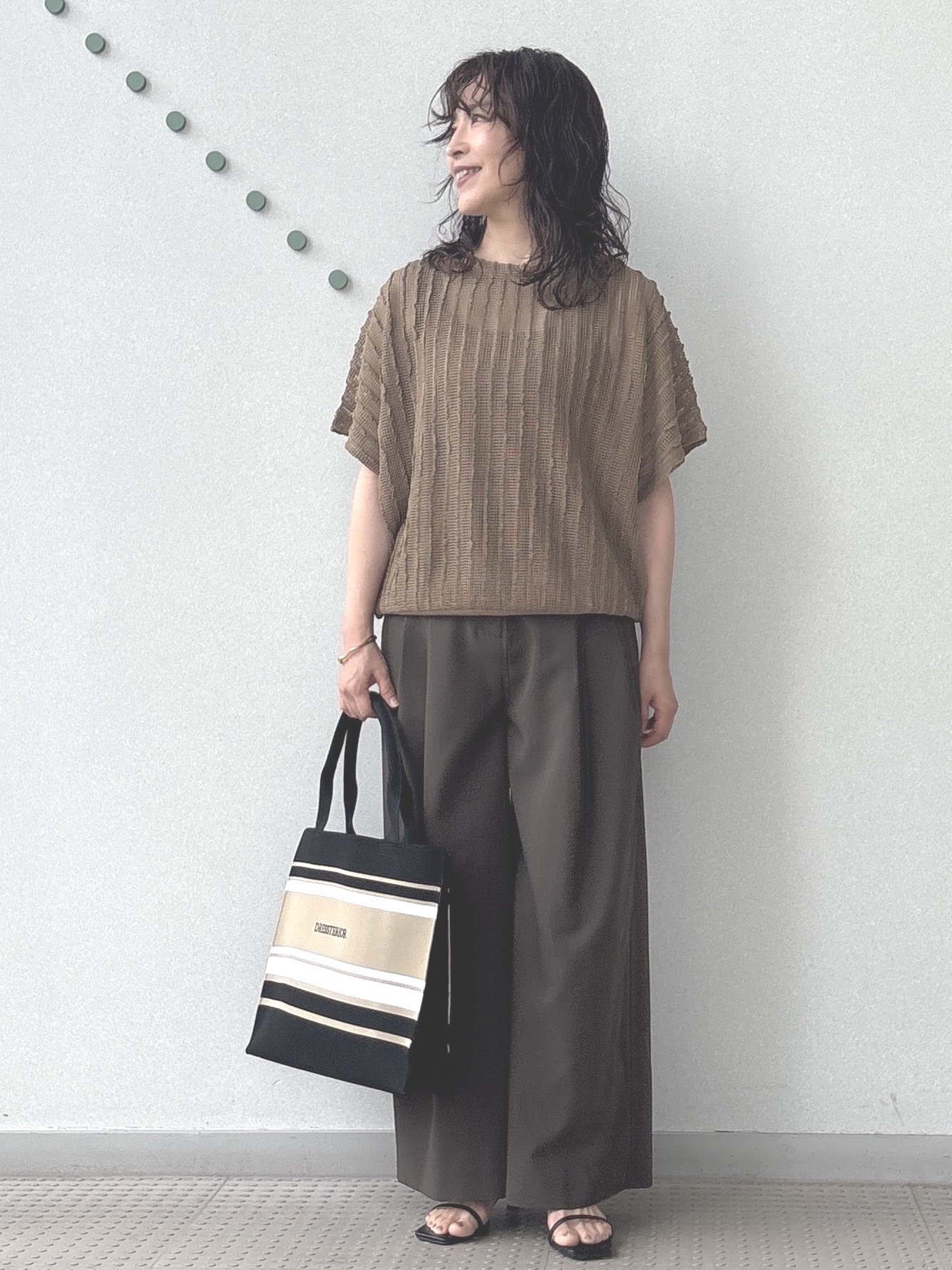 kawamuraさんの「DRESSTERIOR｜【体型カバー/日除け】ドルマンスリーブ シアーメッシュプルオーバー」を使ったコーディネート