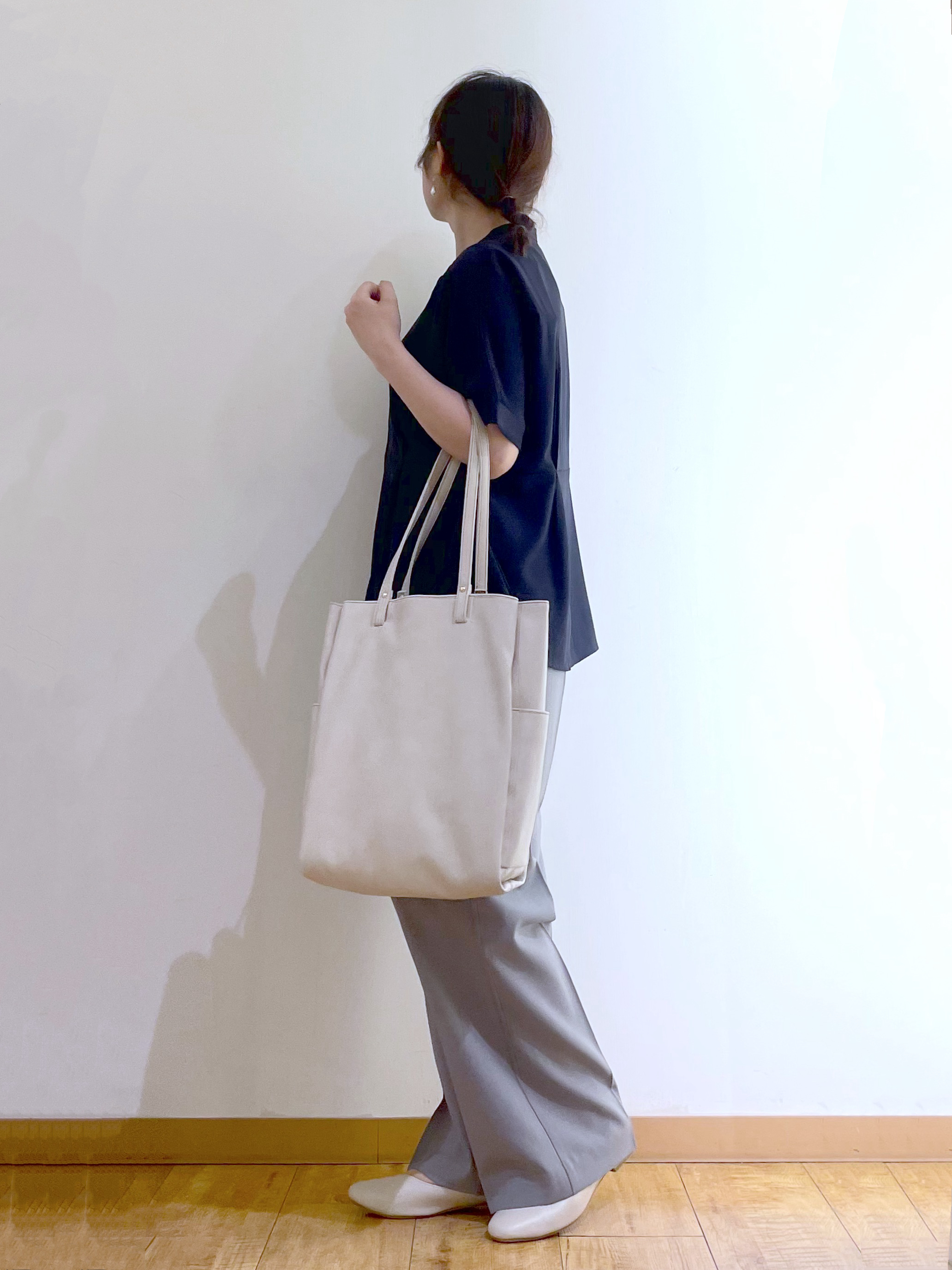 かのさんの「SHOO･LA･RUE｜【UV/通勤】洗濯後しわになりにくい インしない ウエストタックペプラムブラウス」を使ったコーディネート