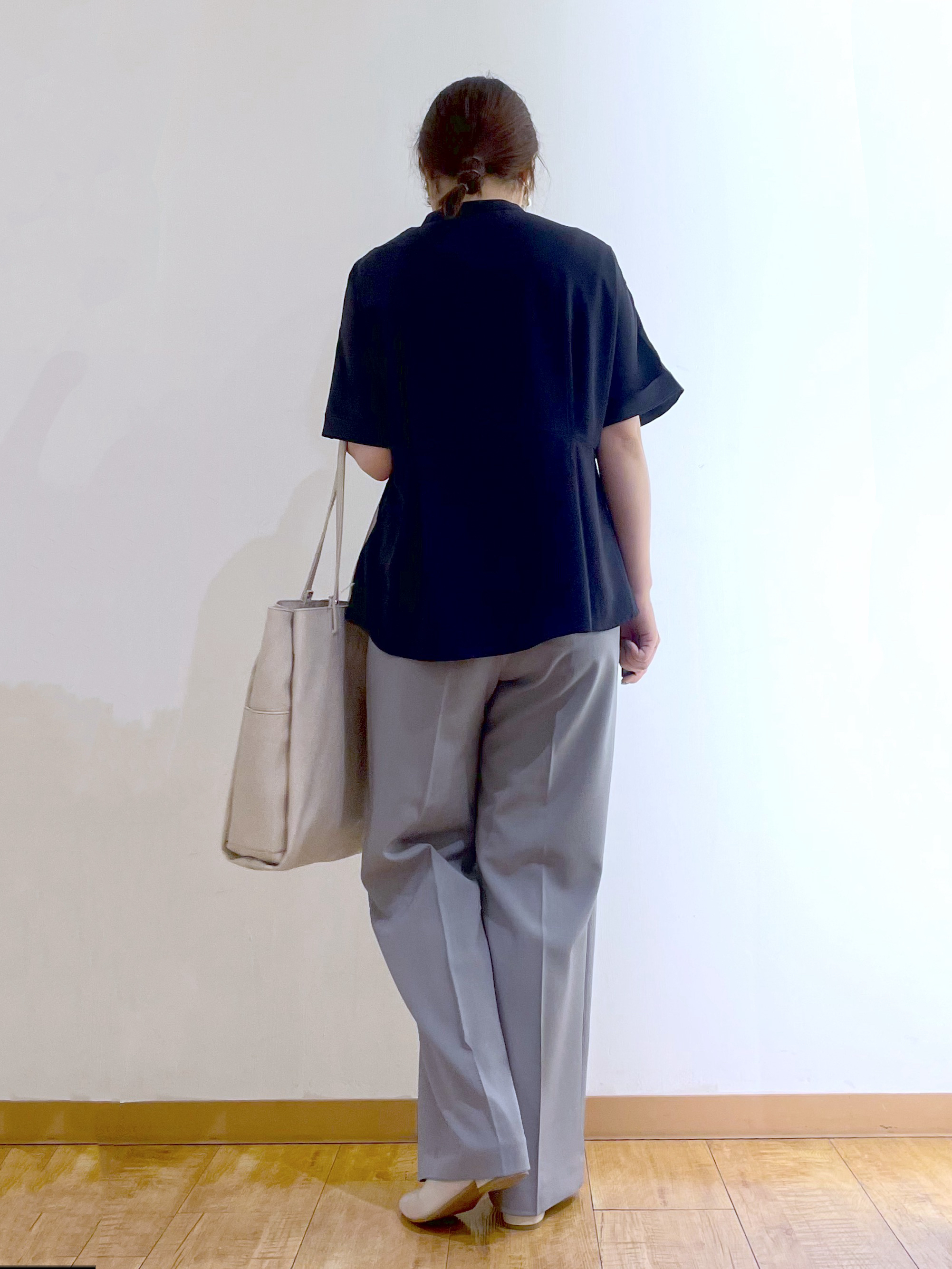 かのさんの「SHOO･LA･RUE｜【UV/通勤】洗濯後しわになりにくい インしない ウエストタックペプラムブラウス」を使ったコーディネート