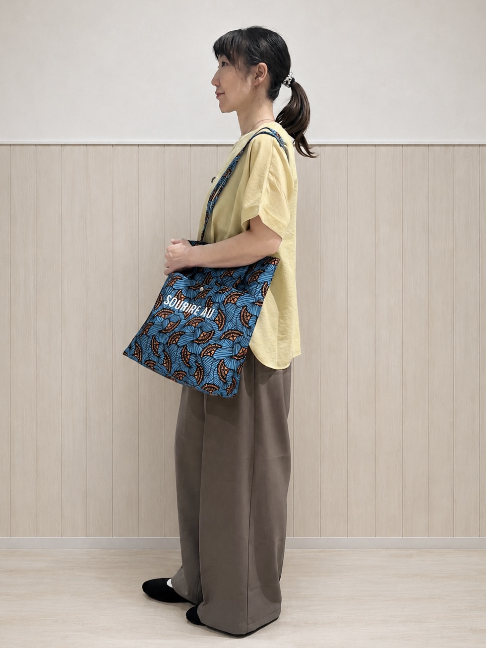 まつみさんの「SHOO･LA･RUE｜【着丈選べる/体型カバー】洗濯後しわになりにくい さらっと快適ドルマントップス」を使ったコーディネート