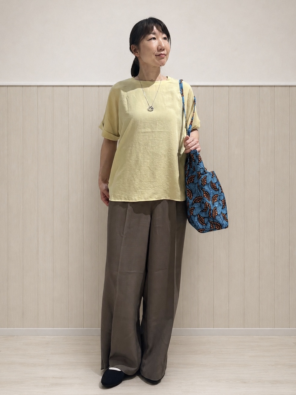 まつみさんの「SHOO･LA･RUE｜【着丈選べる/体型カバー】洗濯後しわになりにくい さらっと快適ドルマントップス」を使ったコーディネート