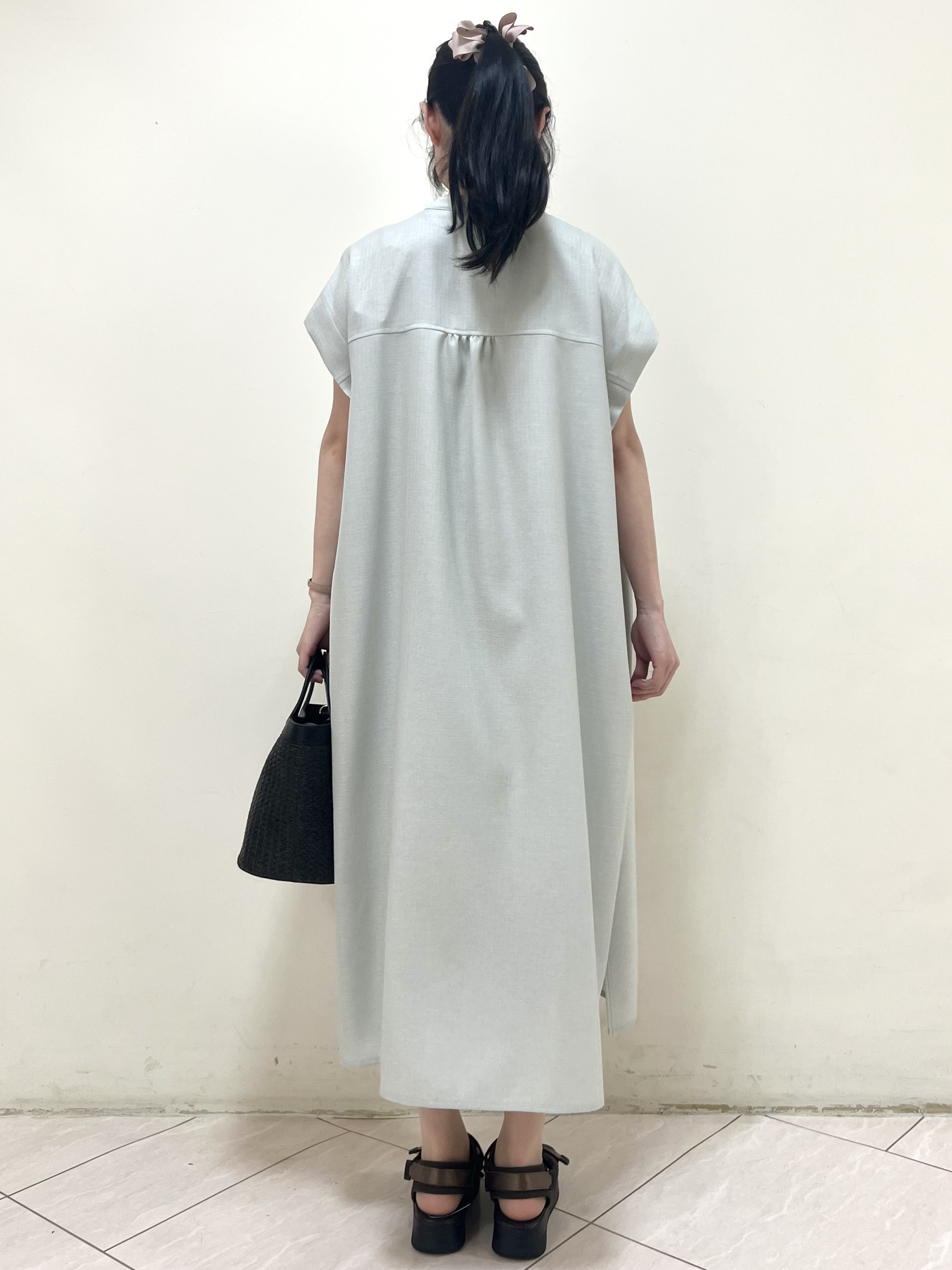 yanaさんの「Reflect｜すっきり見えバンドカラーシャツワンピース」を使ったコーディネート