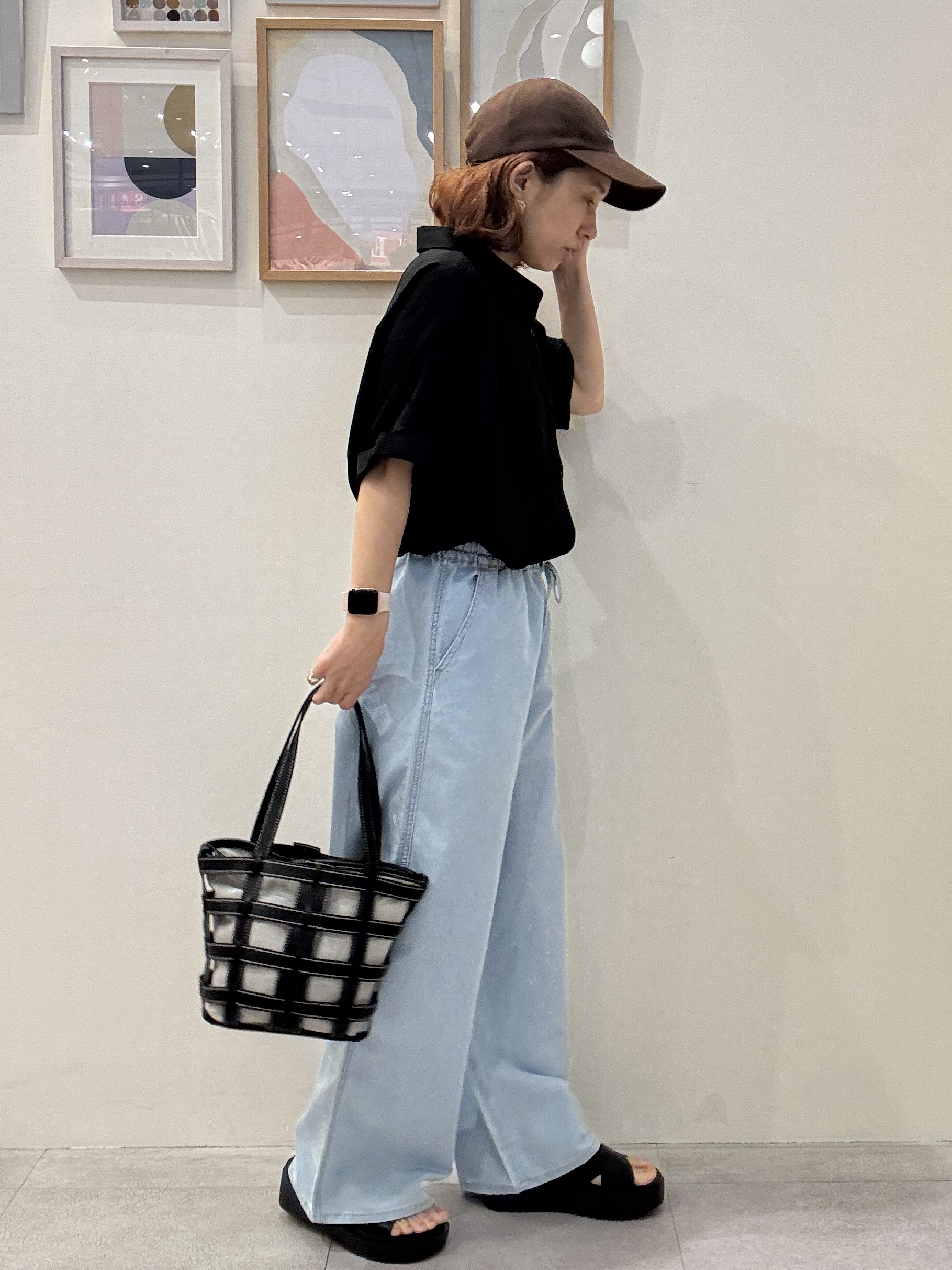 たけぴさんの「SHOO･LA･RUE｜【洗濯後しわになりにくい/体型カバー】二の腕も隠せる　お袖ロールアップ半袖シャツ」を使ったコーディネート