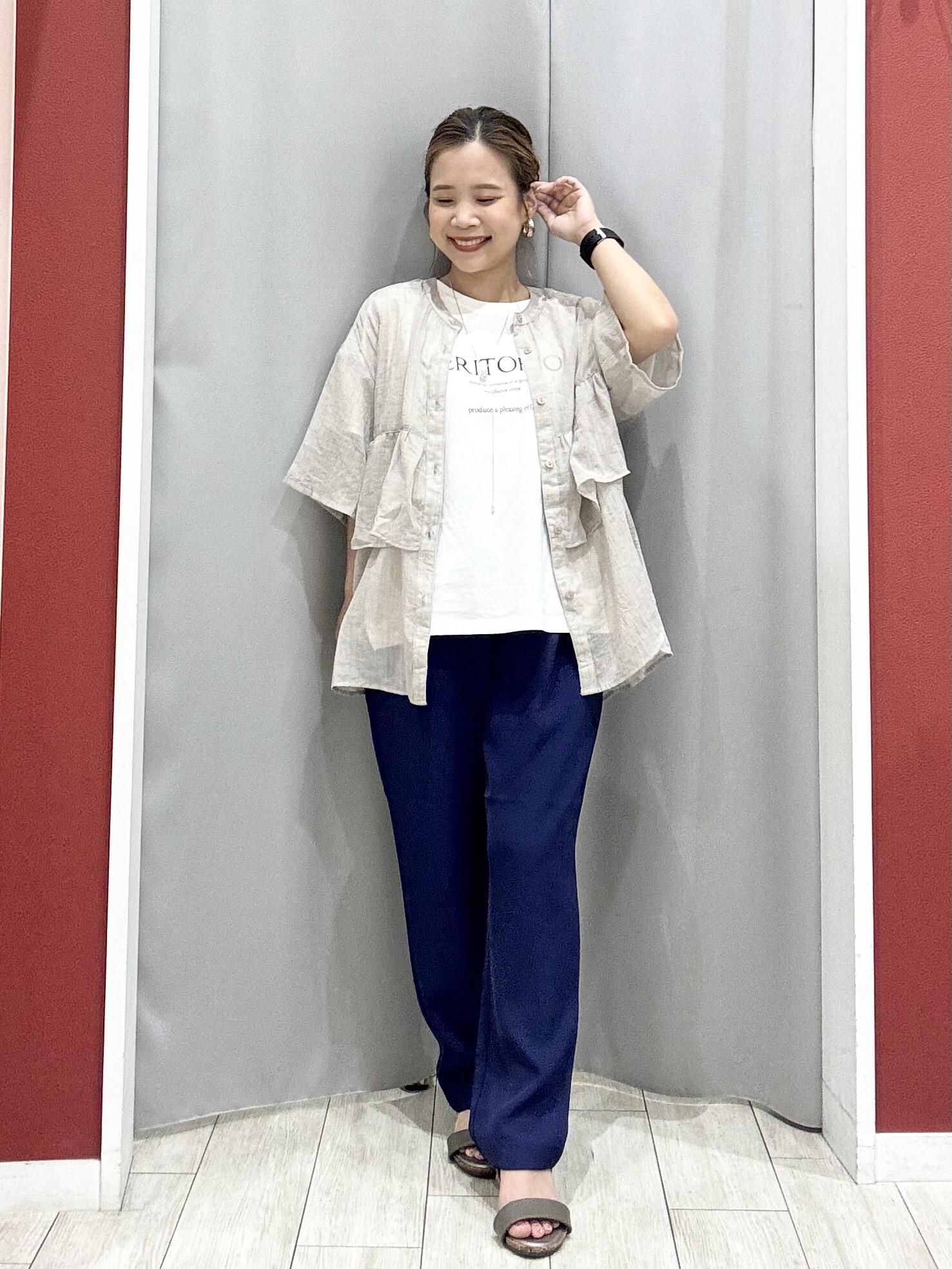 shioさんの「SHOO･LA･RUE｜フロントフリル シアーワッシャーブラウス」を使ったコーディネート