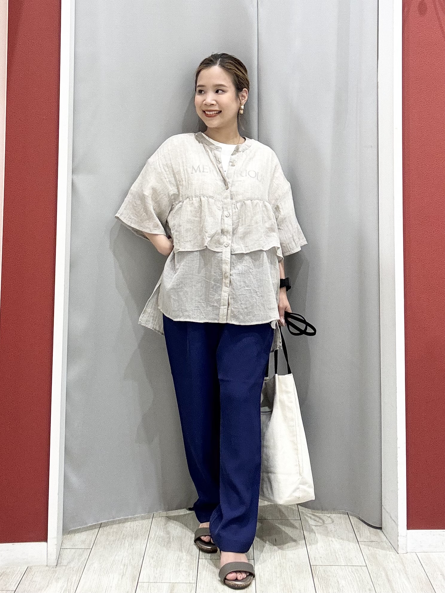 shioさんの「SHOO･LA･RUE｜フロントフリル シアーワッシャーブラウス」を使ったコーディネート