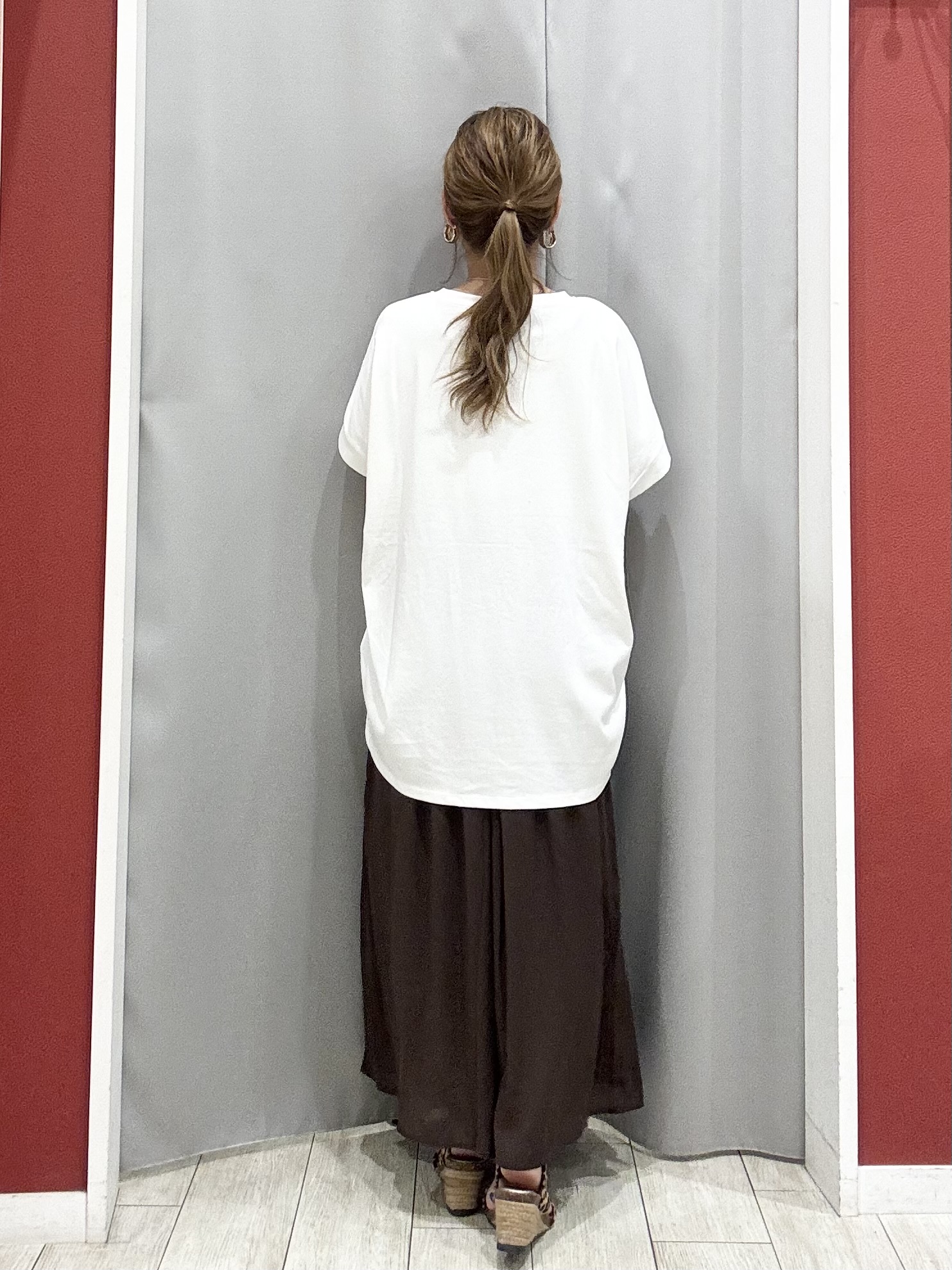 shioさんの「SHOO･LA･RUE｜【汗じみ防止/S-LL/体型カバー/洗濯機可】汗じみが気になりにくい 大人の刺繍ロゴTシャツ」を使ったコーディネート