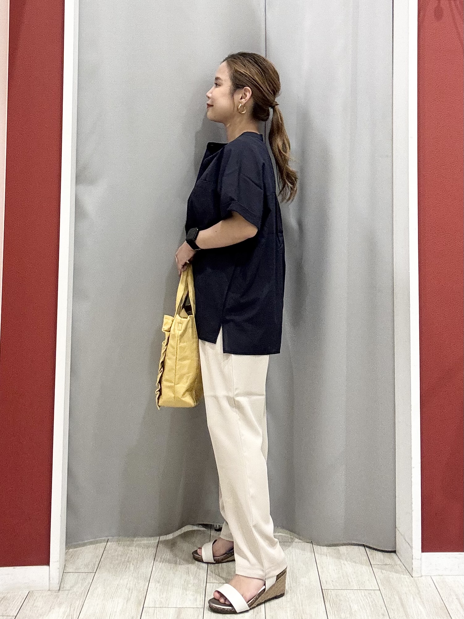 shioさんの「SHOO･LA･RUE｜【通気性〇/UV/S-LL】風が通り抜ける 半袖バンドカラーシアーシャツ」を使ったコーディネート