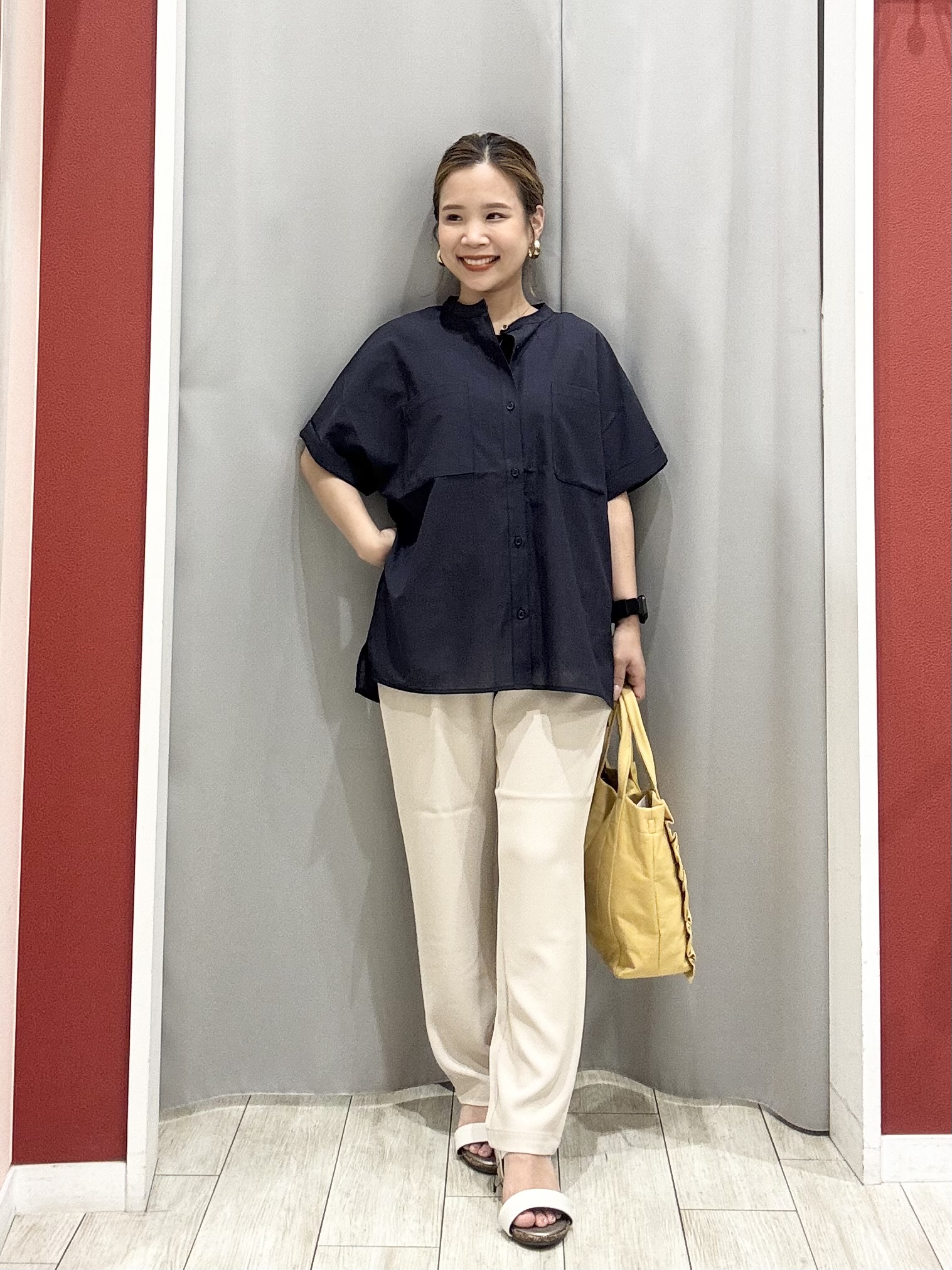 shioさんの「SHOO･LA･RUE｜【通気性〇/UV/S-LL】風が通り抜ける 半袖バンドカラーシアーシャツ」を使ったコーディネート