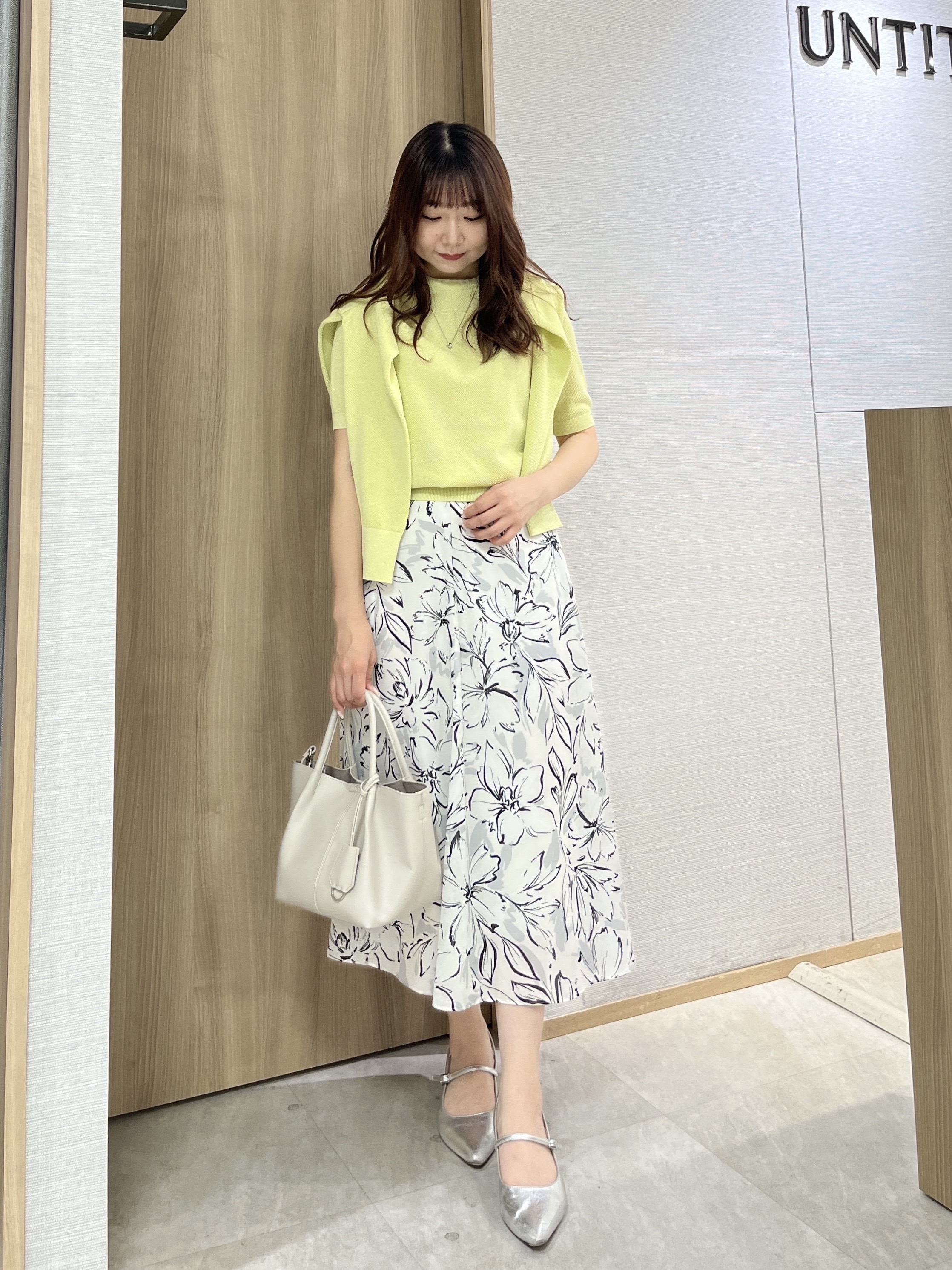 KAHOさんの「UNTITLED｜◆【アンサンブル可】ラメ混クルーネックカーディガン」を使ったコーディネート