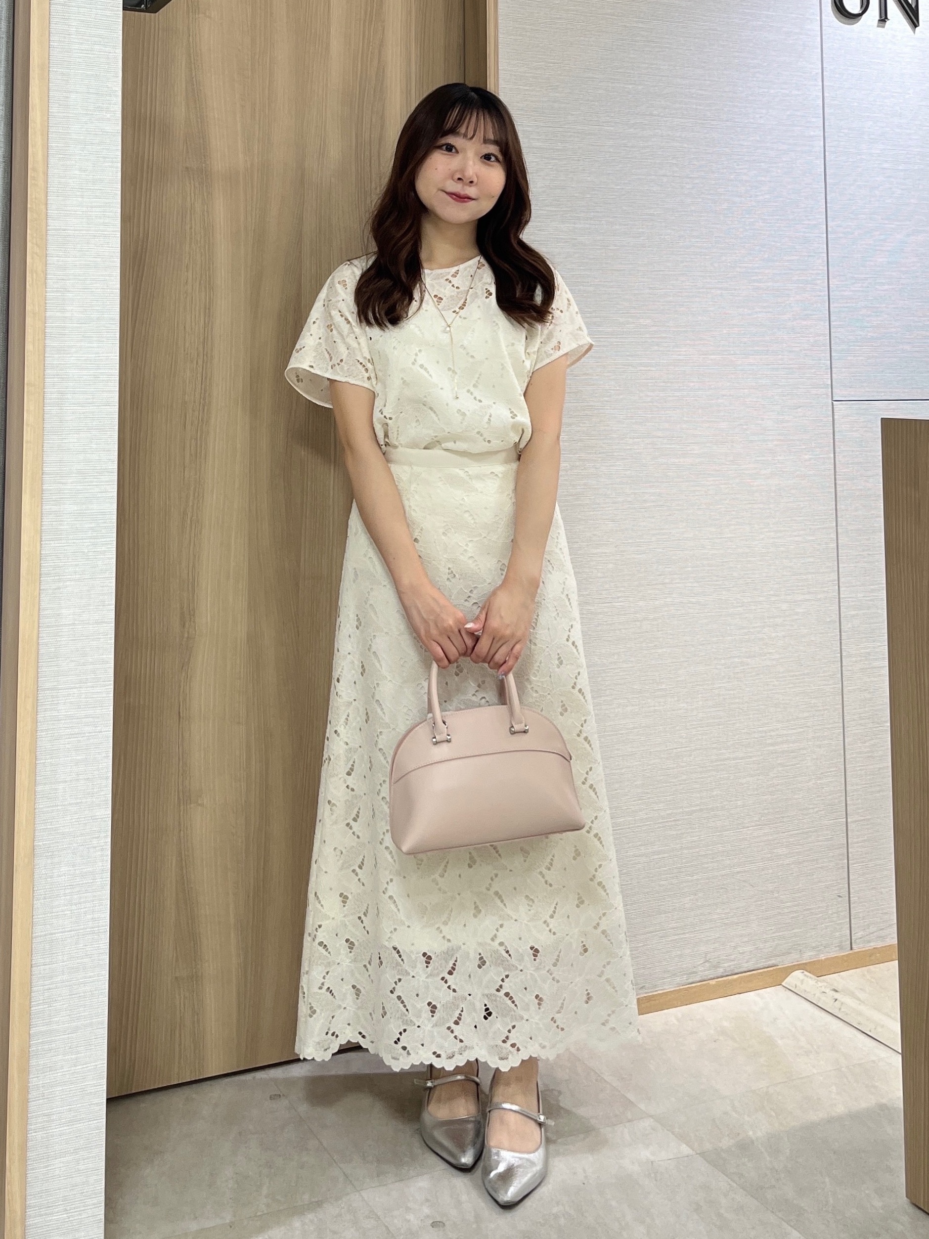 KAHOさんの「UNTITLED｜【セットアップ可/品のある透け感】リーフレースブラウス」を使ったコーディネート