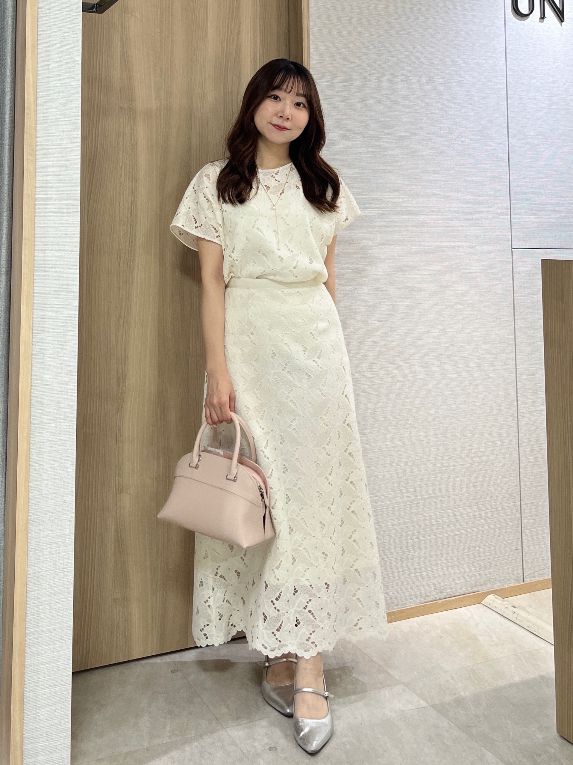 KAHOさんの「UNTITLED｜【セットアップ可/品のある透け感】リーフレースブラウス」を使ったコーディネート