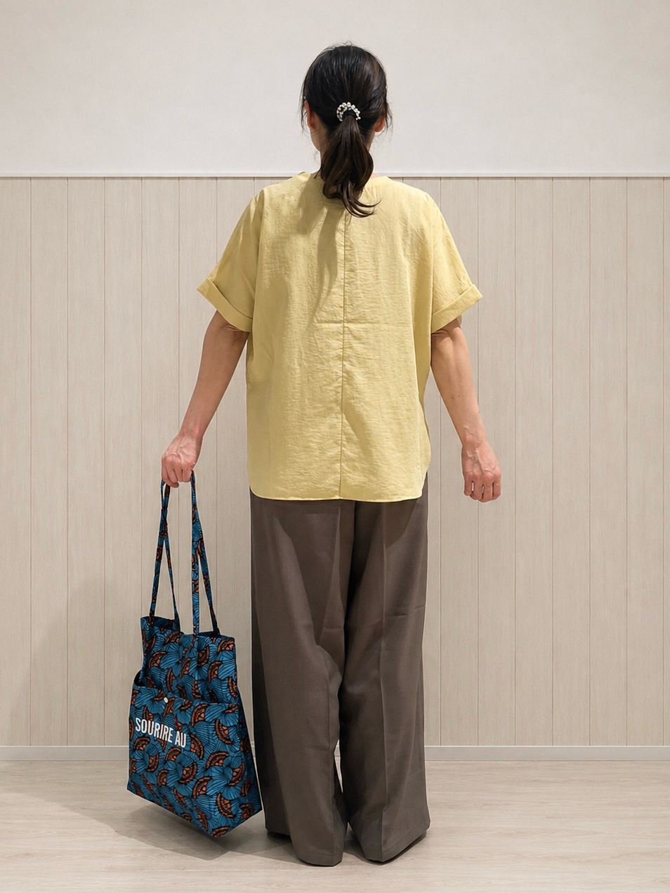 まつみさんの「SHOO･LA･RUE｜【着丈選べる/体型カバー】洗濯後しわになりにくい さらっと快適ドルマントップス」を使ったコーディネート