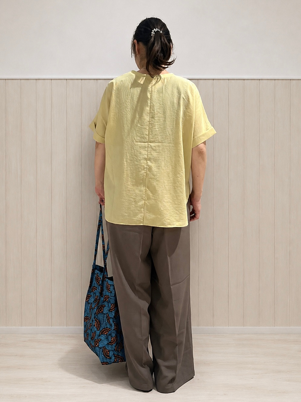 まつみさんの「SHOO･LA･RUE｜【着丈選べる/体型カバー】洗濯後しわになりにくい さらっと快適ドルマントップス」を使ったコーディネート