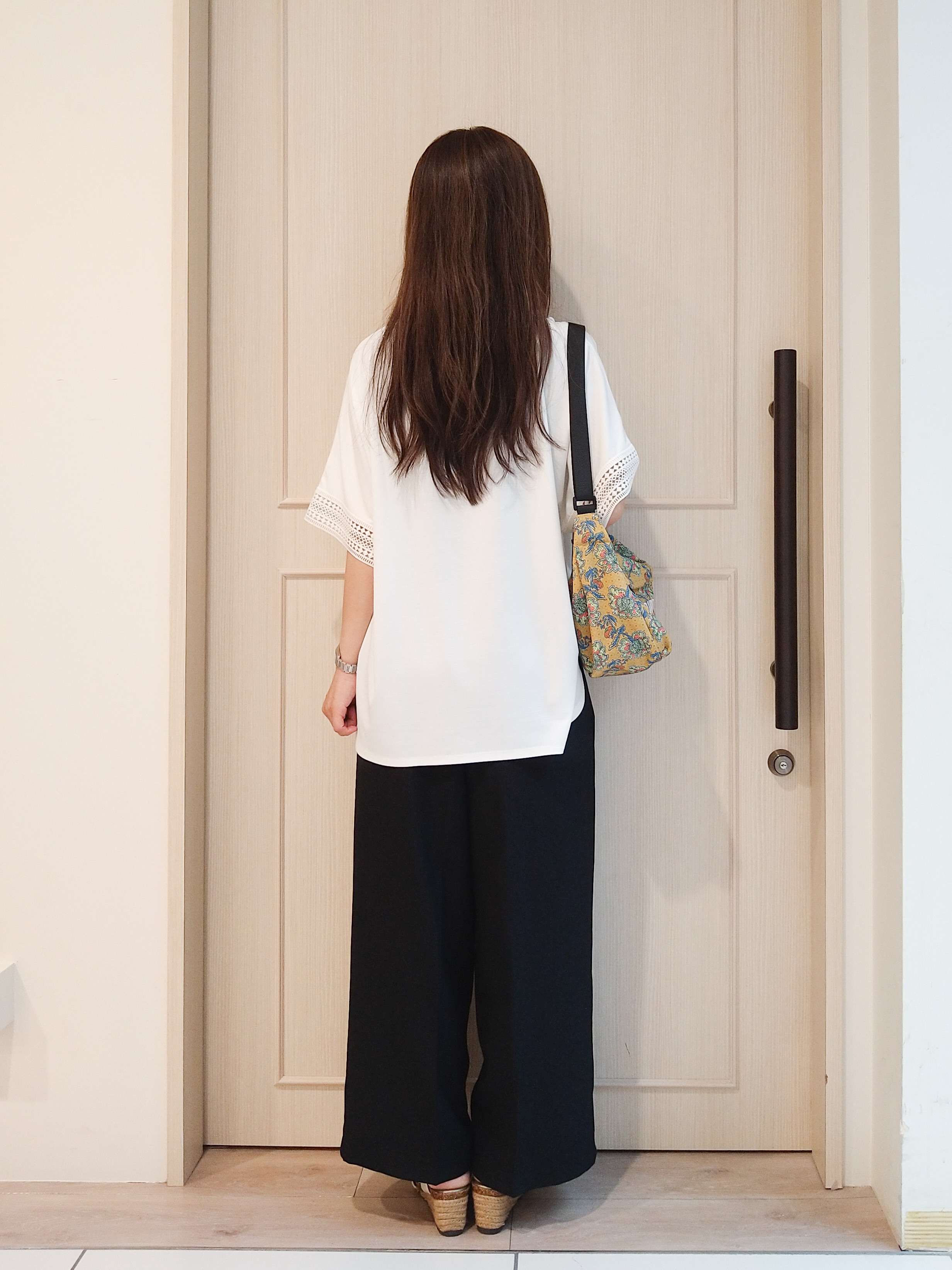mi-saさんの「SHOO･LA･RUE｜【UV/洗濯機可/体型カバー】ヒップ周りが隠せる お袖レースTシャツ」を使ったコーディネート