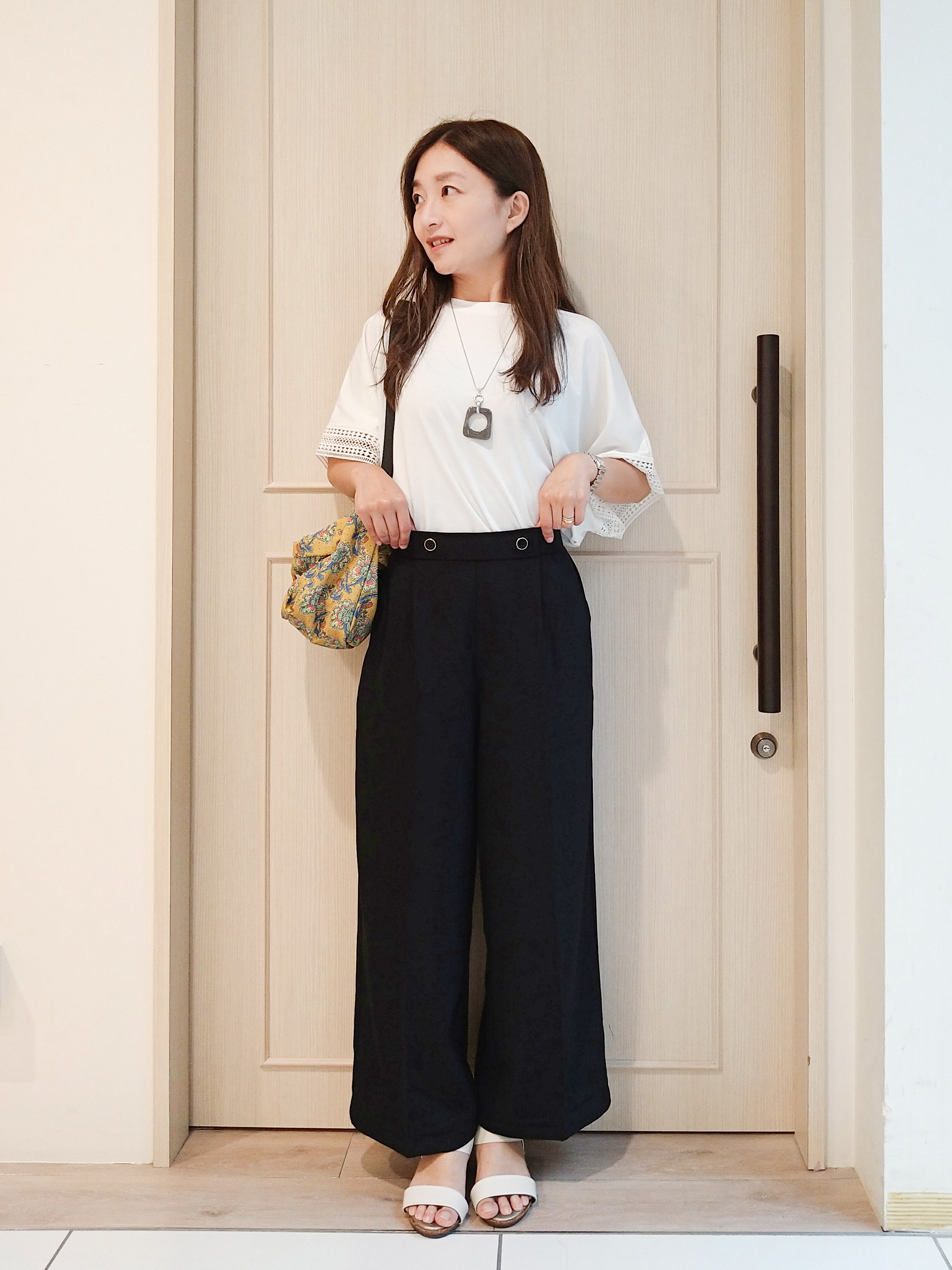 mi-saさんの「SHOO･LA･RUE｜【UV/洗濯機可/体型カバー】ヒップ周りが隠せる お袖レースTシャツ」を使ったコーディネート