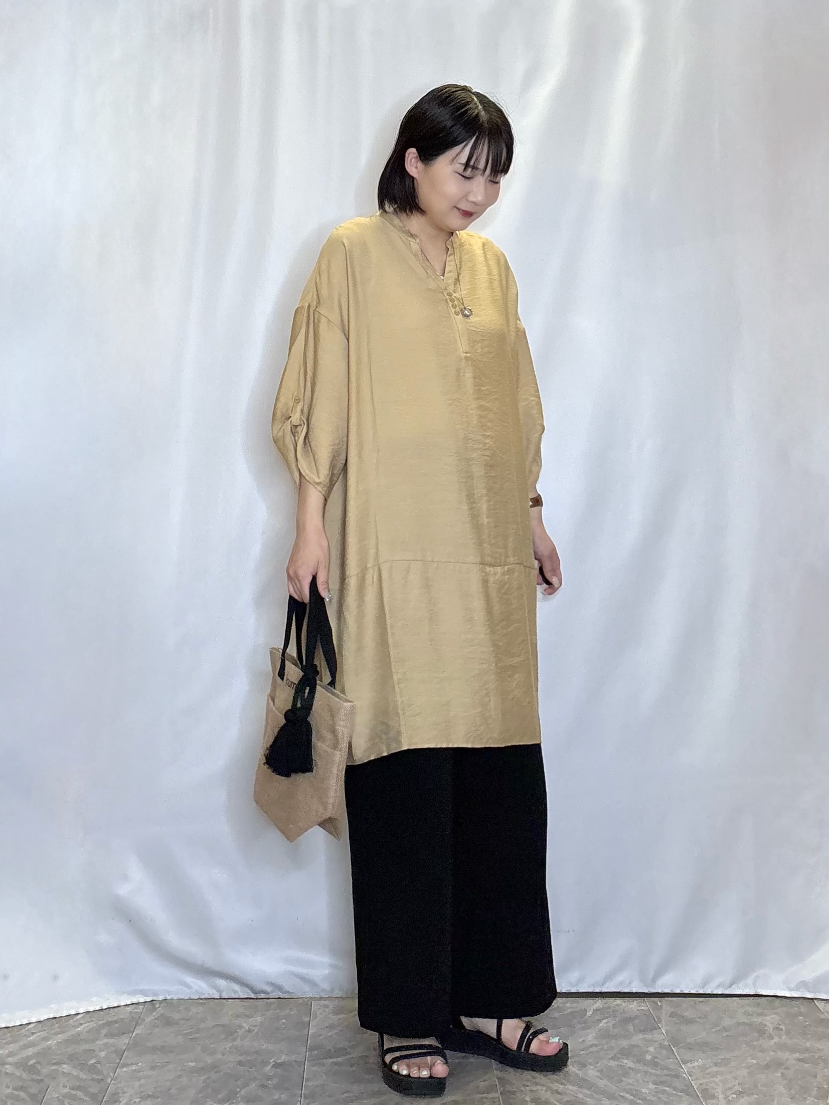 ネリさんの「SHOO･LA･RUE｜【S-LL/洗濯後しわになりにくい】ゆるっと体型カバー 7分袖コクーンチュニック」を使ったコーディネート