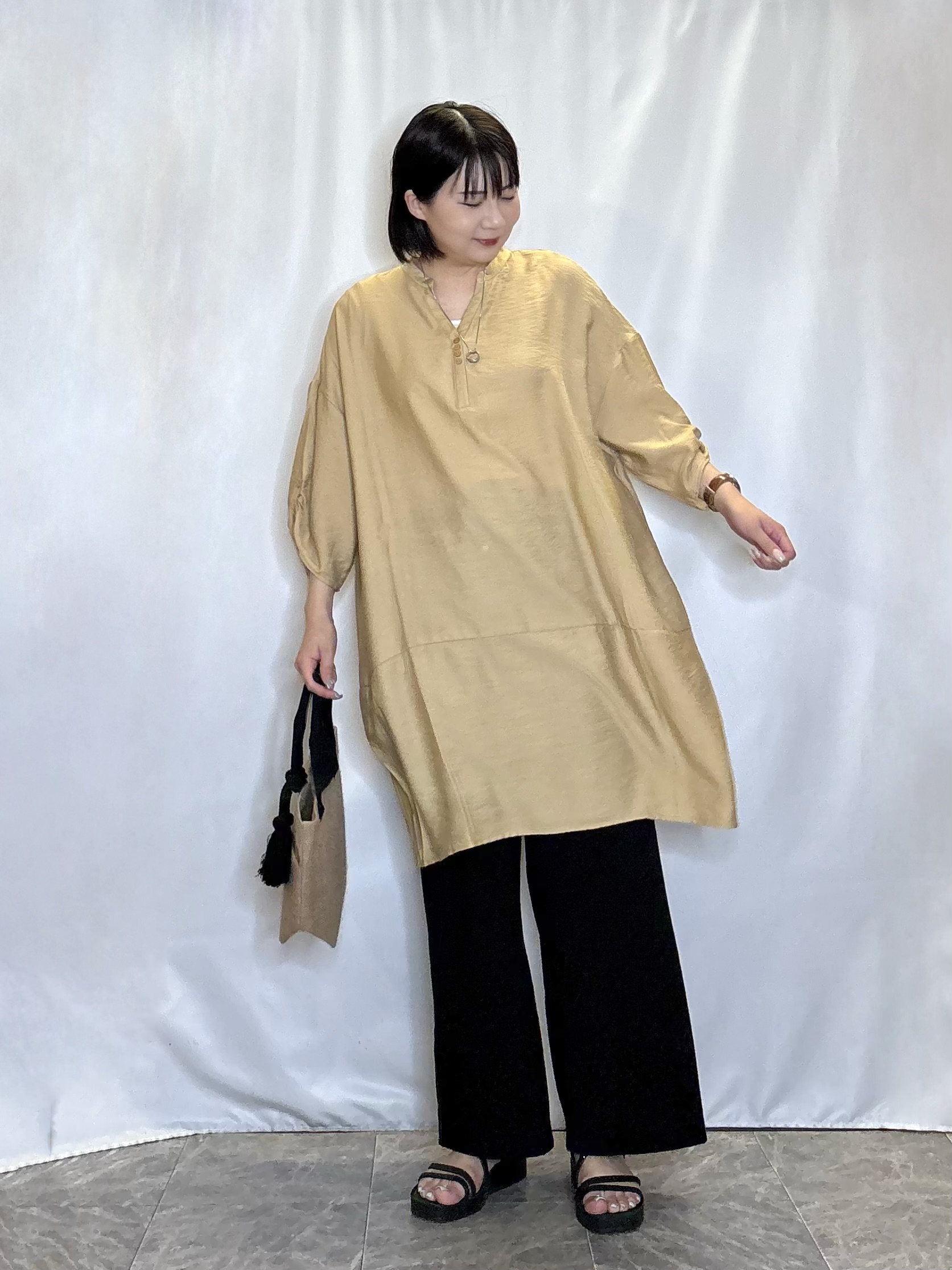 ネリさんの「SHOO･LA･RUE｜【S-LL/洗濯後しわになりにくい】ゆるっと体型カバー 7分袖コクーンチュニック」を使ったコーディネート