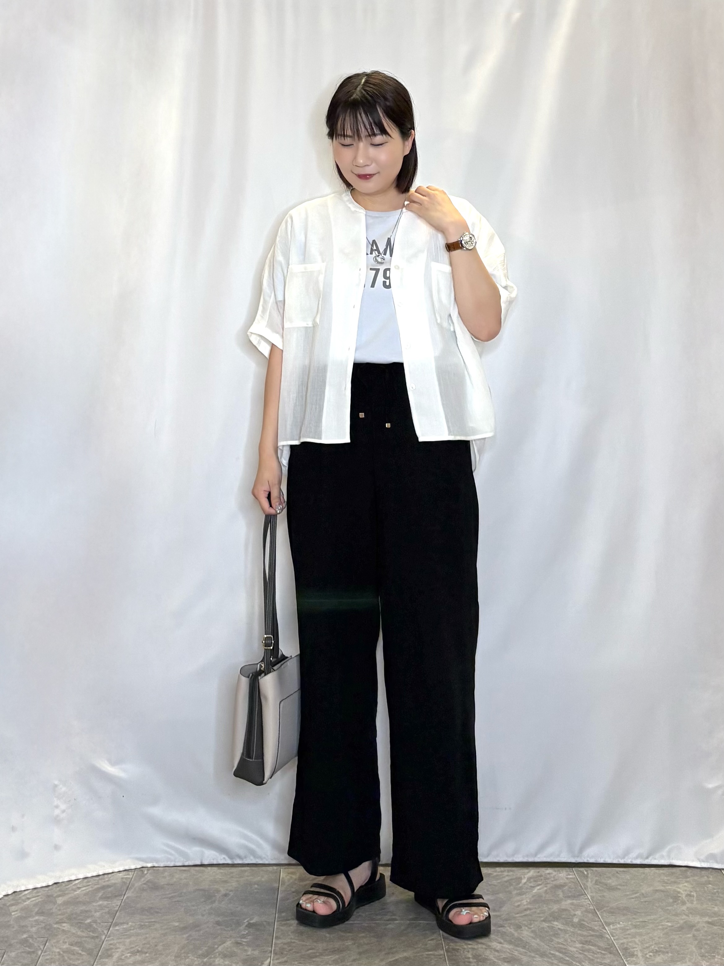 ネリさんの「SHOO･LA･RUE｜【洗濯機可/選べる6色】程よいシアー感が涼し気 ゆったりワッシャードルマンブラウス」を使ったコーディネート