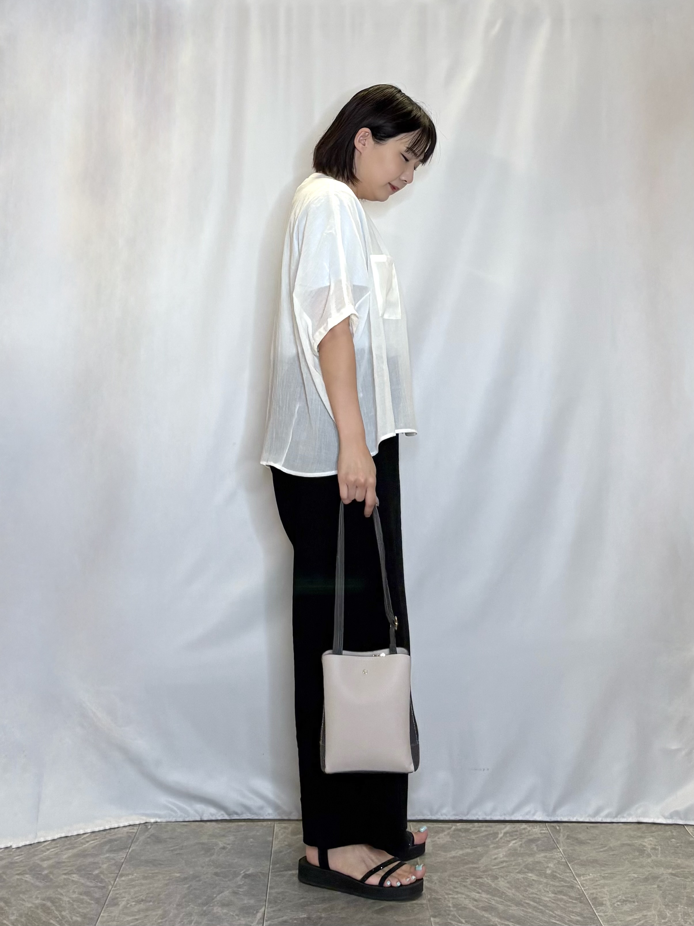 ネリさんの「SHOO･LA･RUE｜【洗濯機可/選べる6色】程よいシアー感が涼し気 ゆったりワッシャードルマンブラウス」を使ったコーディネート