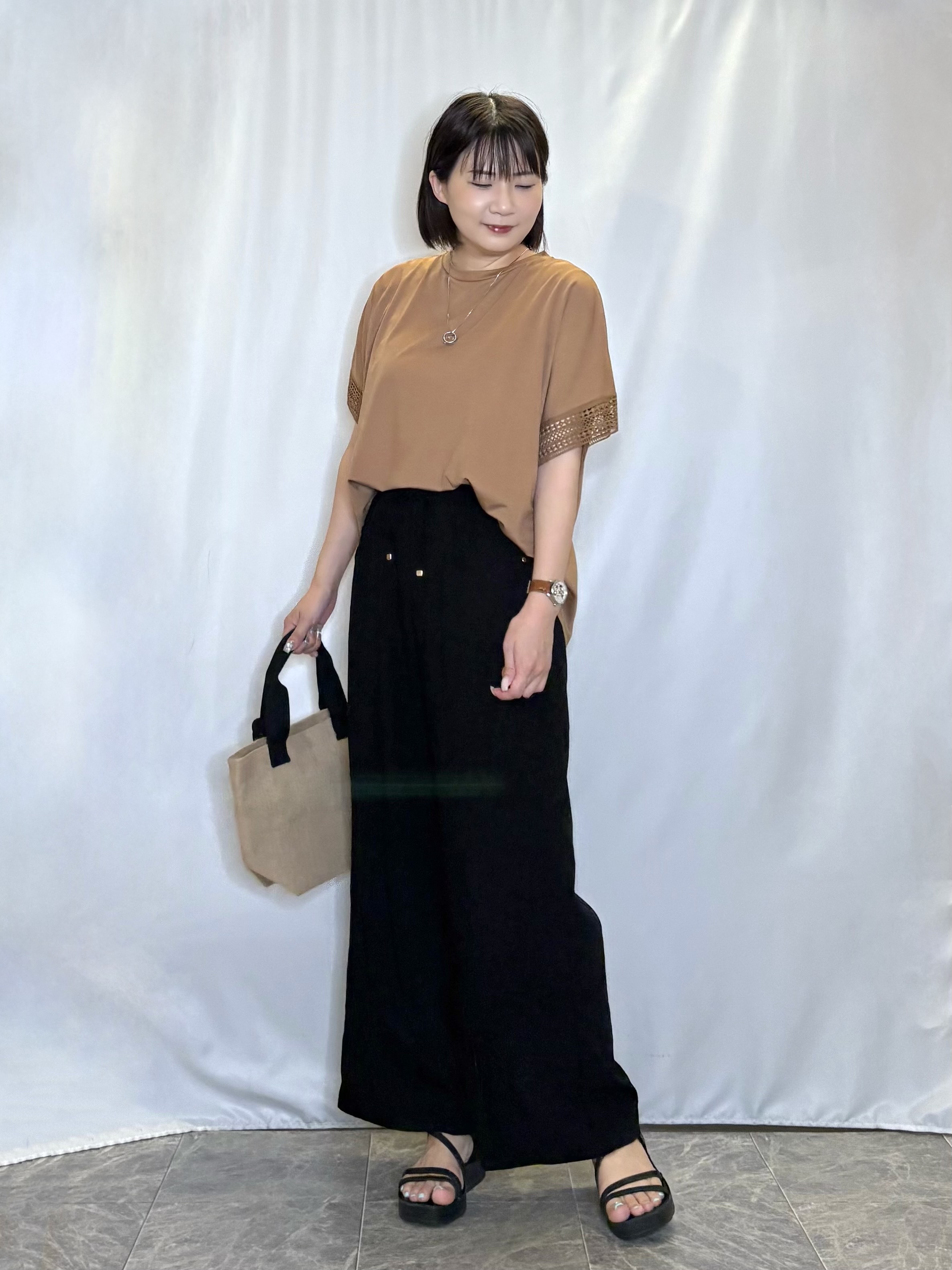 ネリさんの「SHOO･LA･RUE｜【UV/洗濯機可/体型カバー】ヒップ周りが隠せる お袖レースTシャツ」を使ったコーディネート