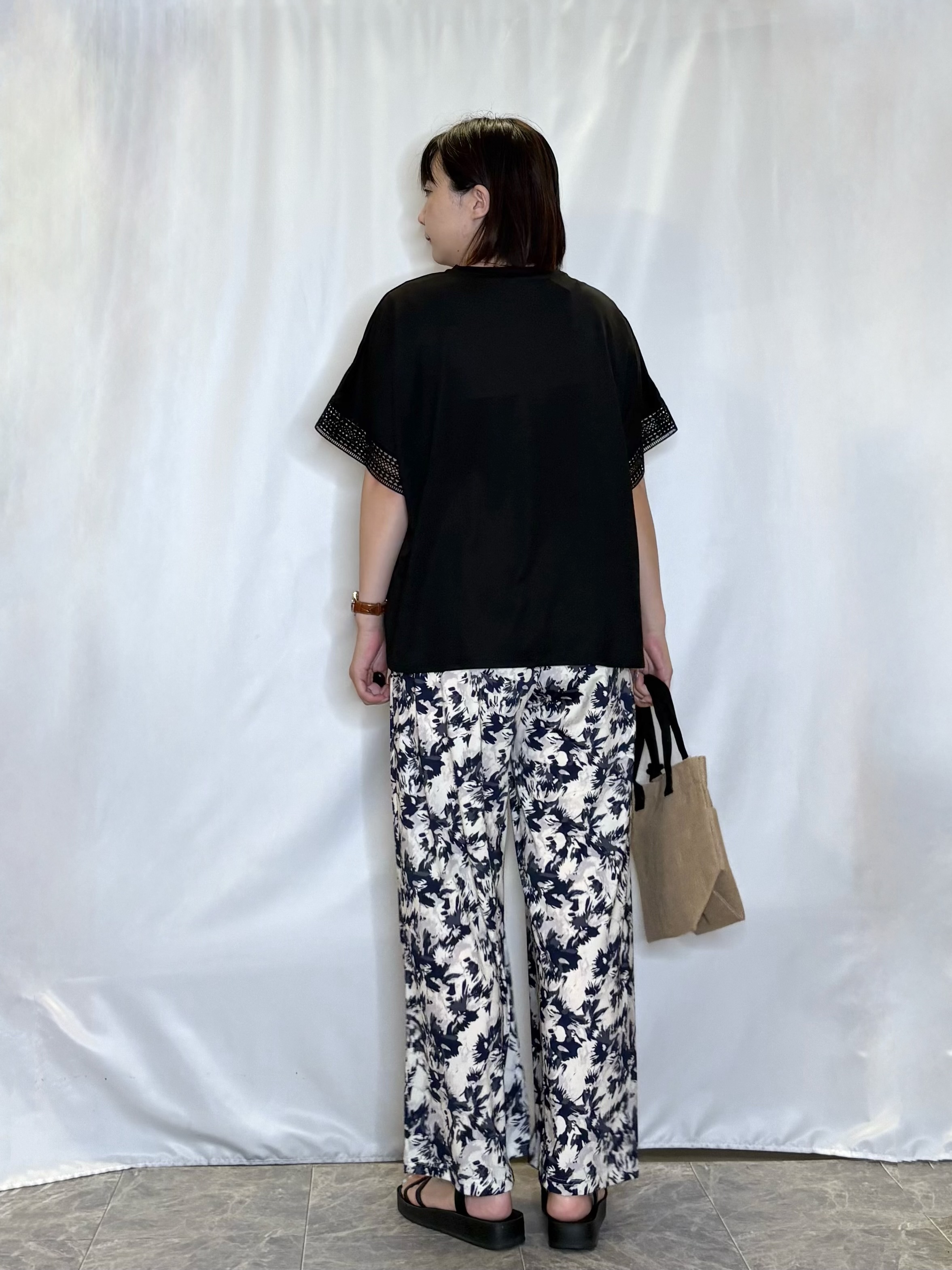 ネリさんの「SHOO･LA･RUE｜【UV/洗濯機可/体型カバー】ヒップ周りが隠せる お袖レースTシャツ」を使ったコーディネート