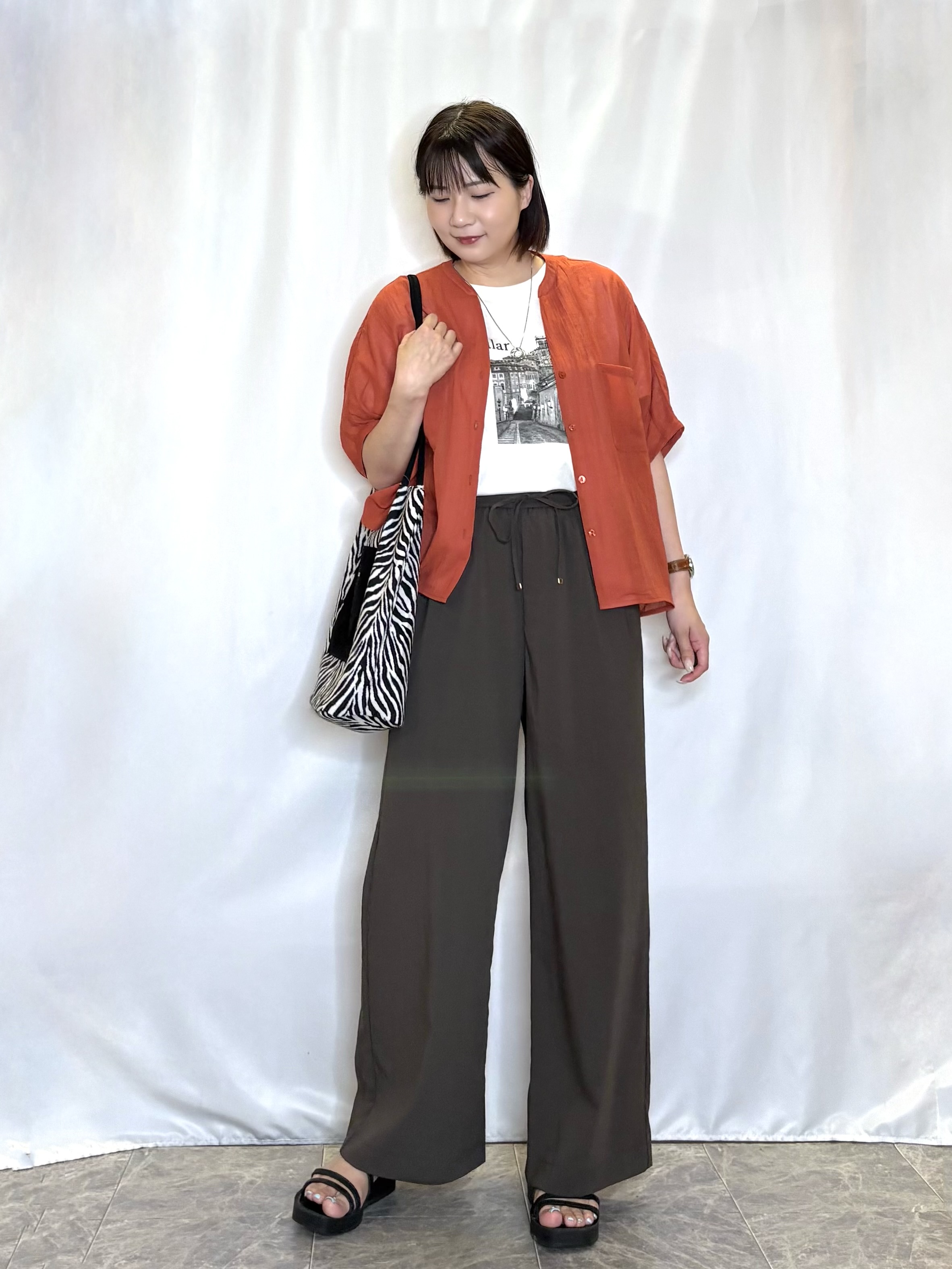 ネリさんの「SHOO･LA･RUE｜【洗濯機可/選べる6色】程よいシアー感が涼し気 ゆったりワッシャードルマンブラウス」を使ったコーディネート