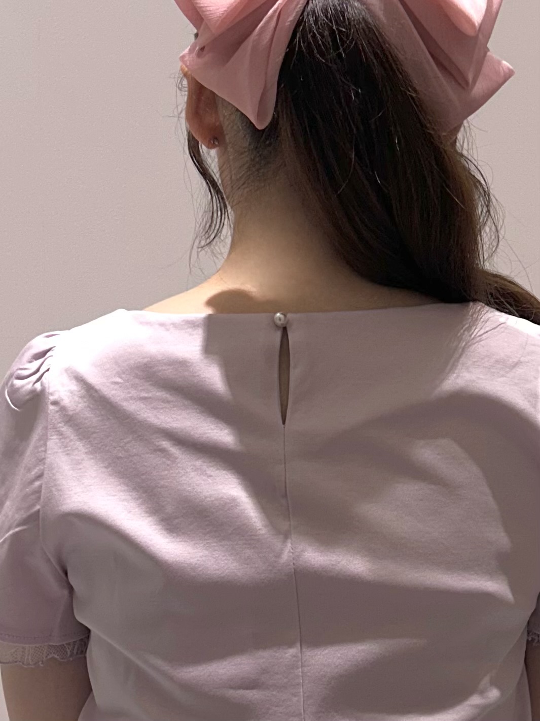 えぬさんの「OPAQUE.CLIP｜【接触冷感／UVケア】ハートネックレースレイヤードトップス《洗濯機OK／6col》」を使ったコーディネート