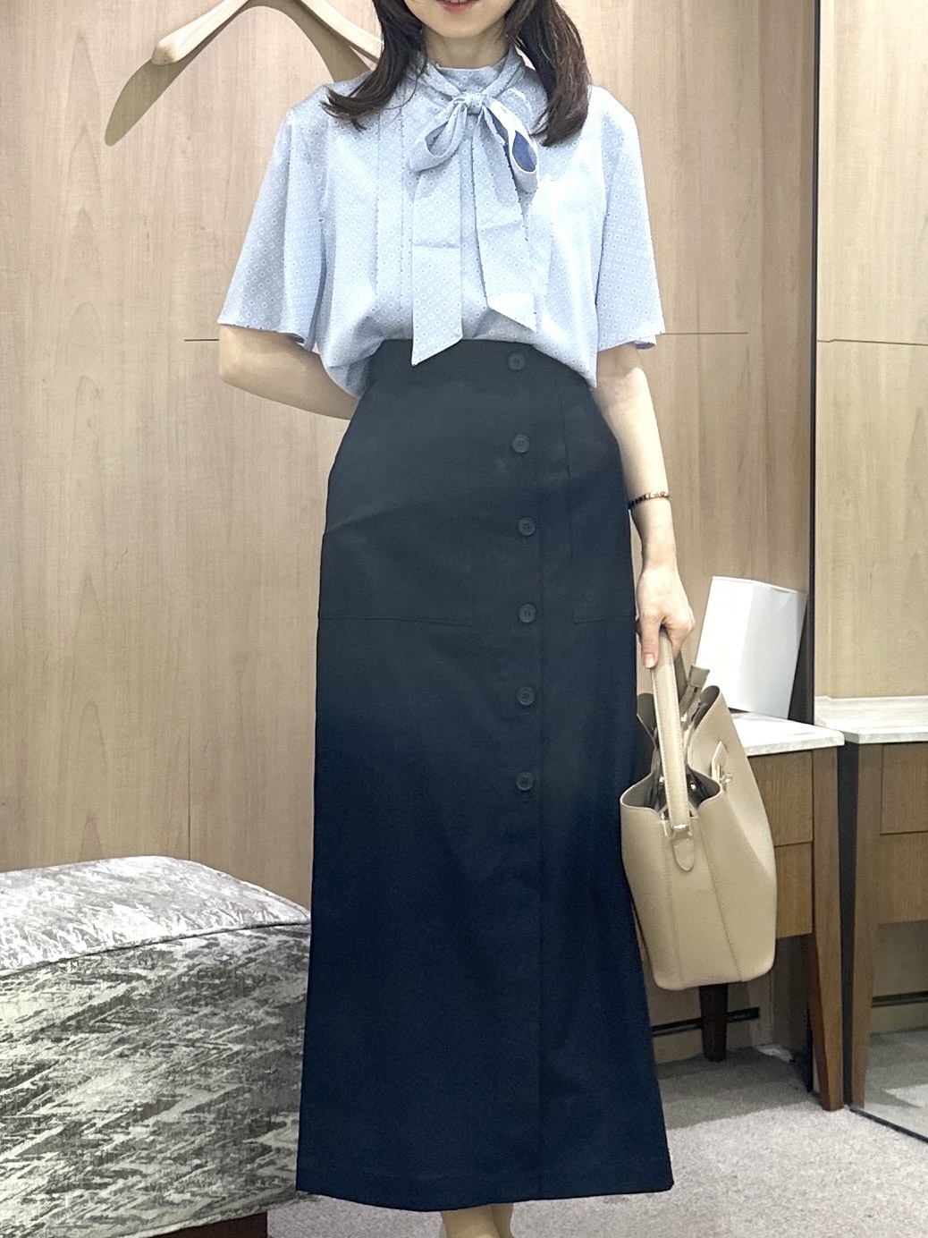 Miwaさんの「UNTITLED｜【通勤オフィス/スーツインナー】ダイヤジオメプリントブラウス」を使ったコーディネート