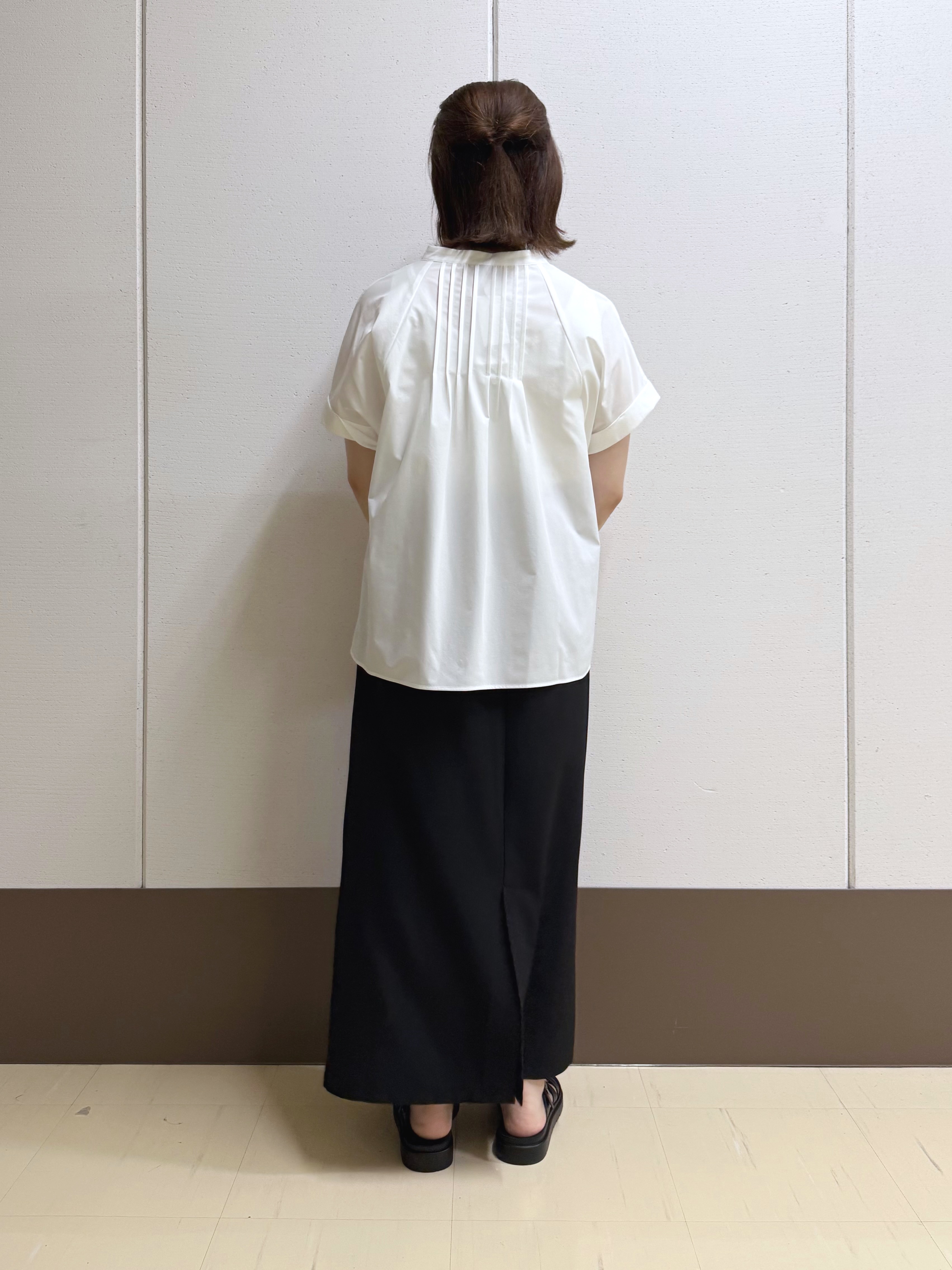 Rikoさんの「INDIVI｜【撥水／UVケア／SETUP可能】軽量タックスキッパーブラウス」を使ったコーディネート
