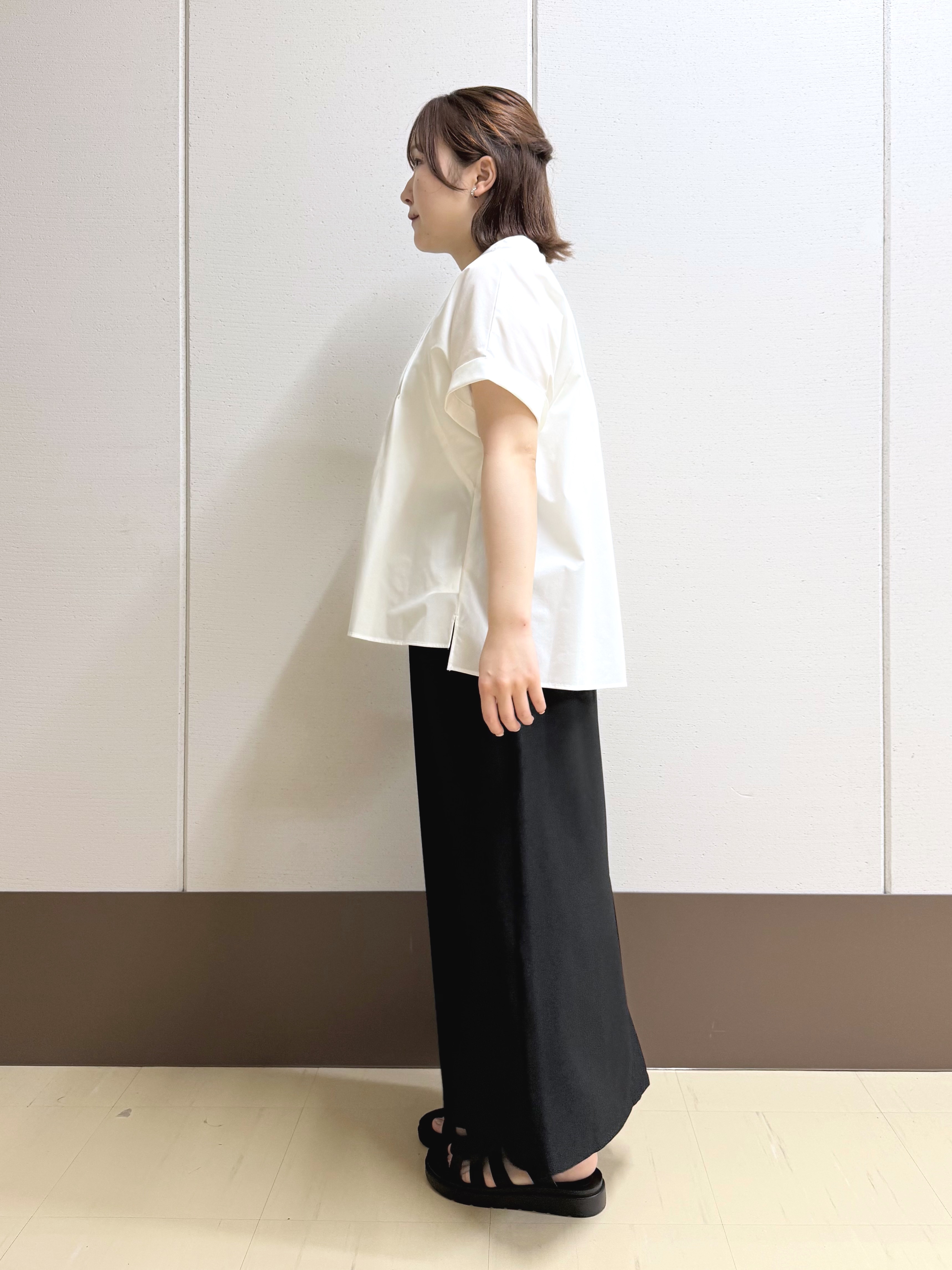 Rikoさんの「INDIVI｜【撥水／UVケア／SETUP可能】軽量タックスキッパーブラウス」を使ったコーディネート