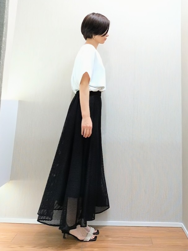ミズタさんの「UNTITLED｜【セットアップ可/UVカット/前後2WAY】リラクシーフレンチスリーブブラウス」を使ったコーディネート
