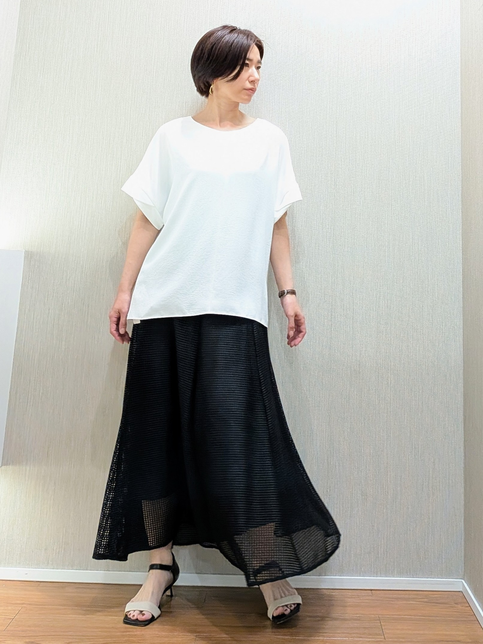 ミズタさんの「UNTITLED｜【セットアップ可/UVカット/前後2WAY】リラクシーフレンチスリーブブラウス」を使ったコーディネート