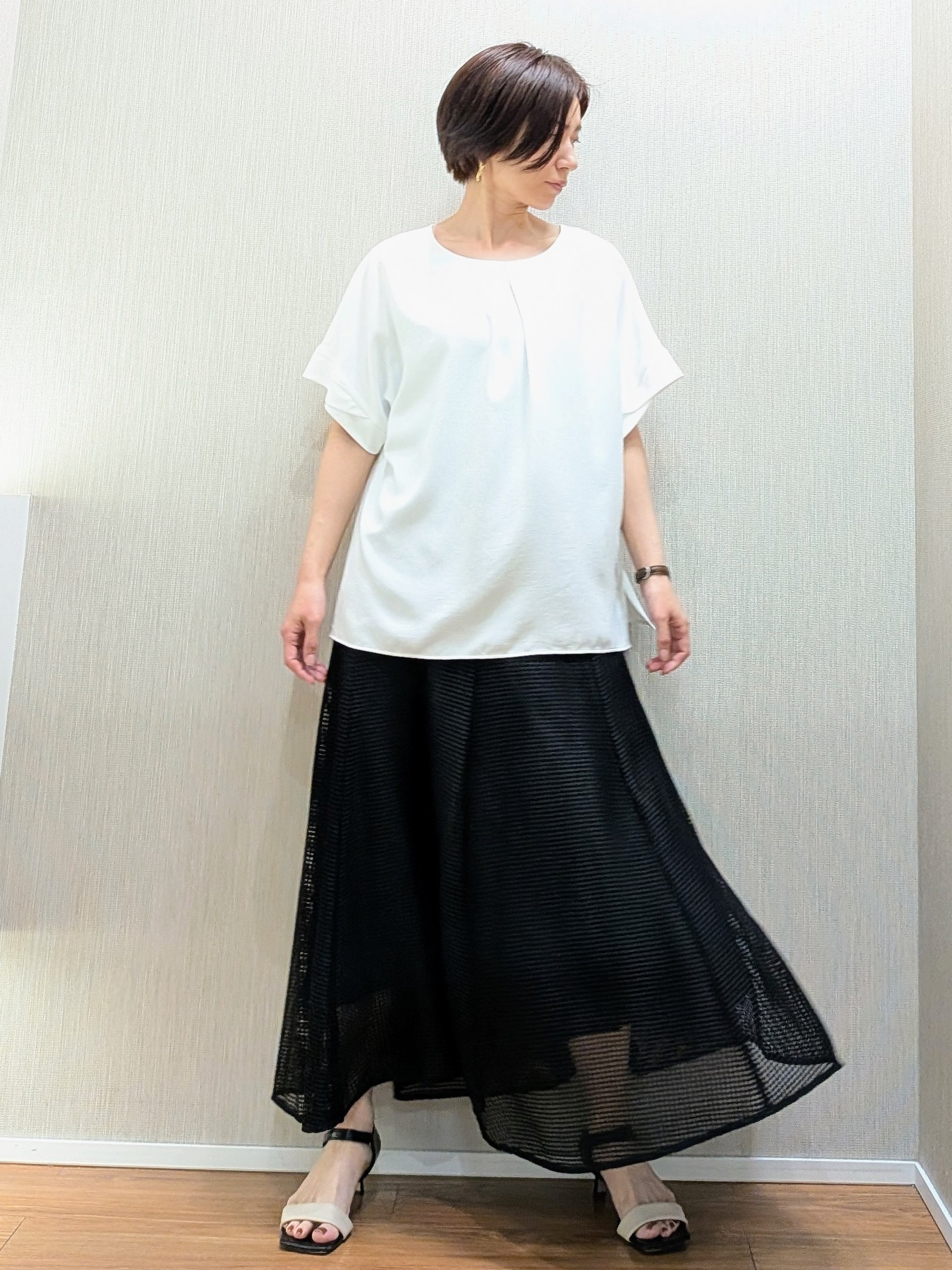 ミズタさんの「UNTITLED｜【セットアップ可/UVカット/前後2WAY】リラクシーフレンチスリーブブラウス」を使ったコーディネート