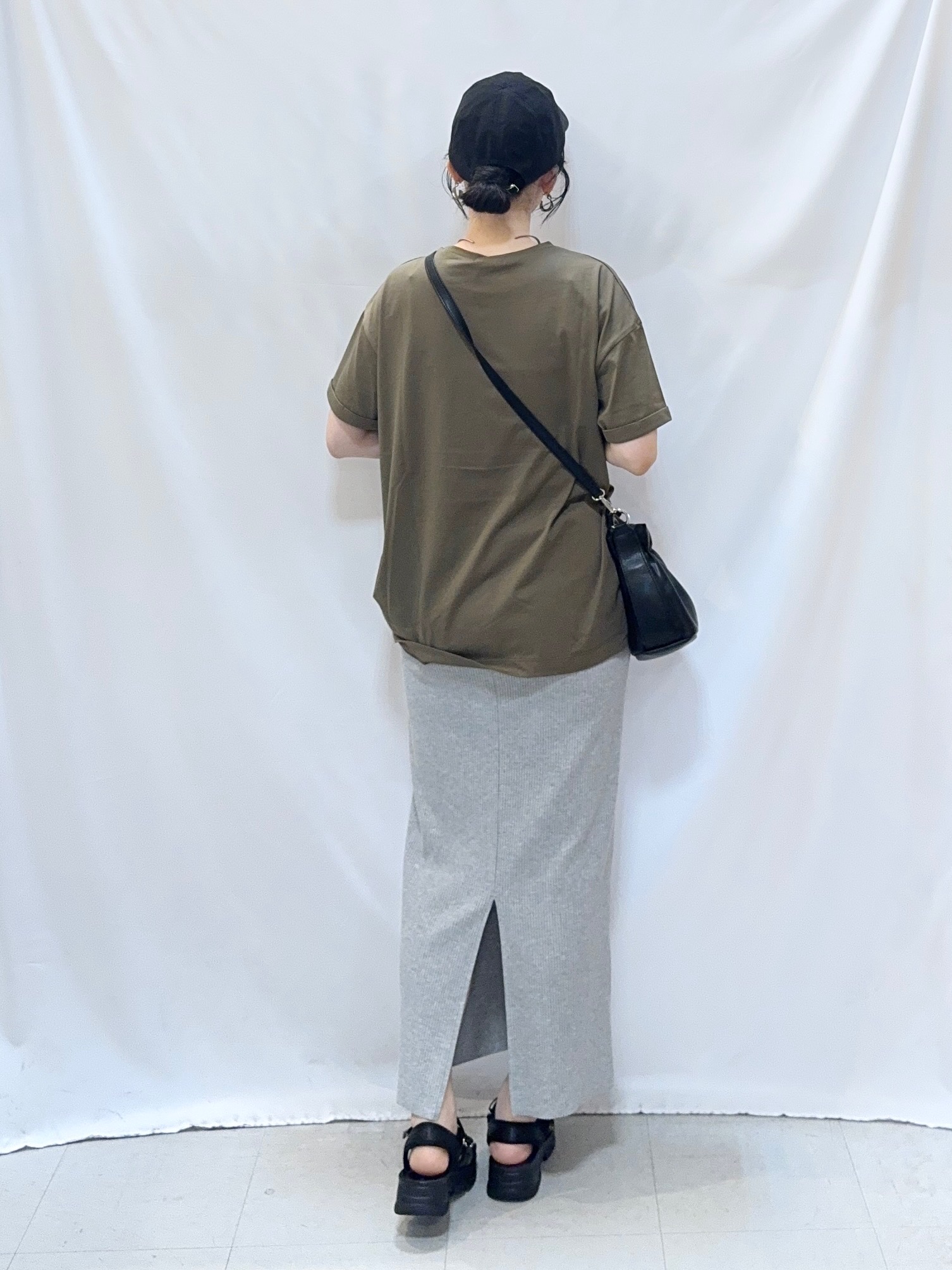 𝐇𝐢𝐫𝐨𝐦𝐢さんの「SHOO･LA･RUE｜【体型カバー/S-LL/洗濯機可】インせず決まる フロントタックデザインTシャツ」を使ったコーディネート