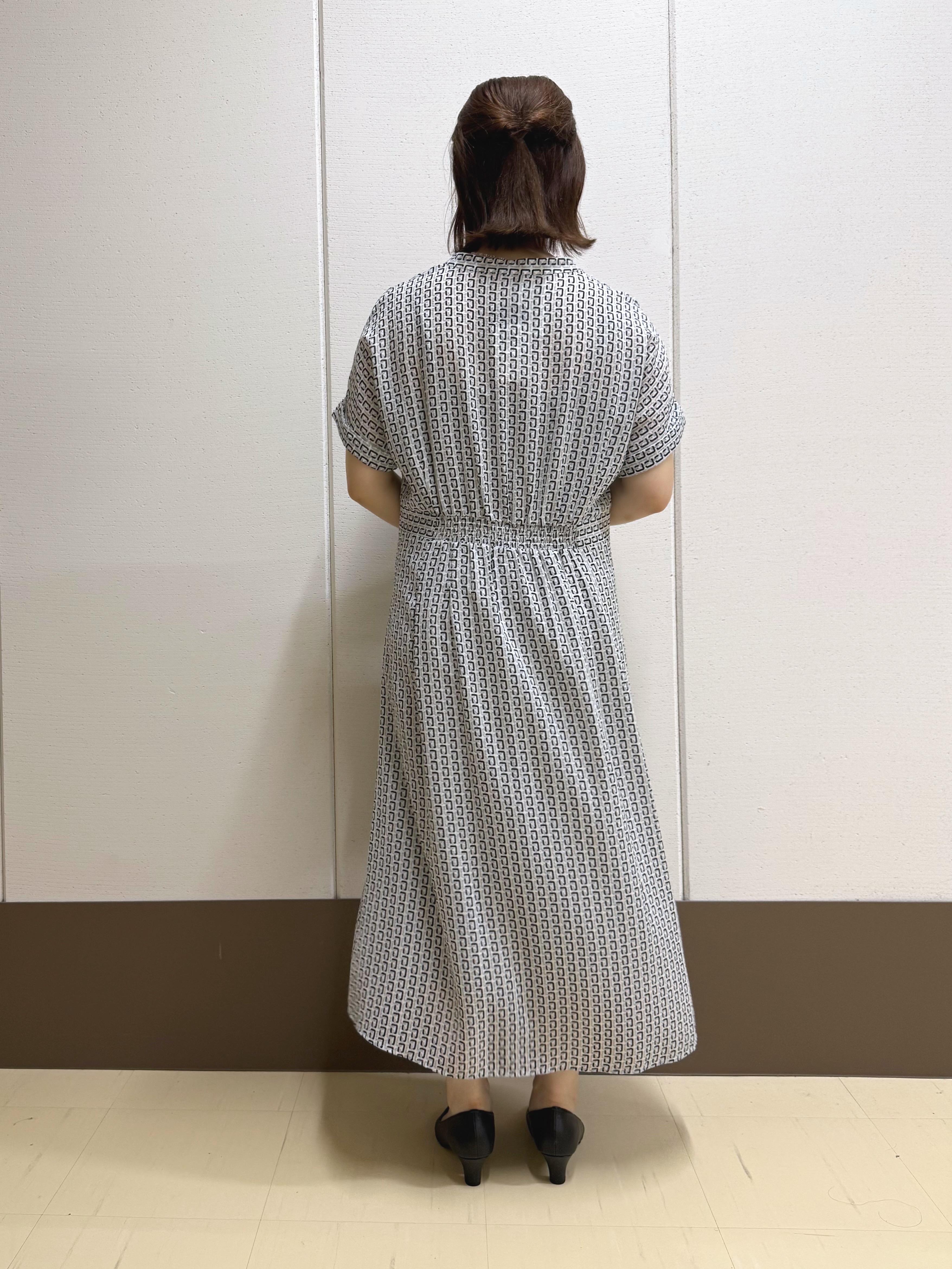 Rikoさんの「INDIVI｜【洗える】無地＆チェーン柄 シャーリングサッカーワンピース」を使ったコーディネート