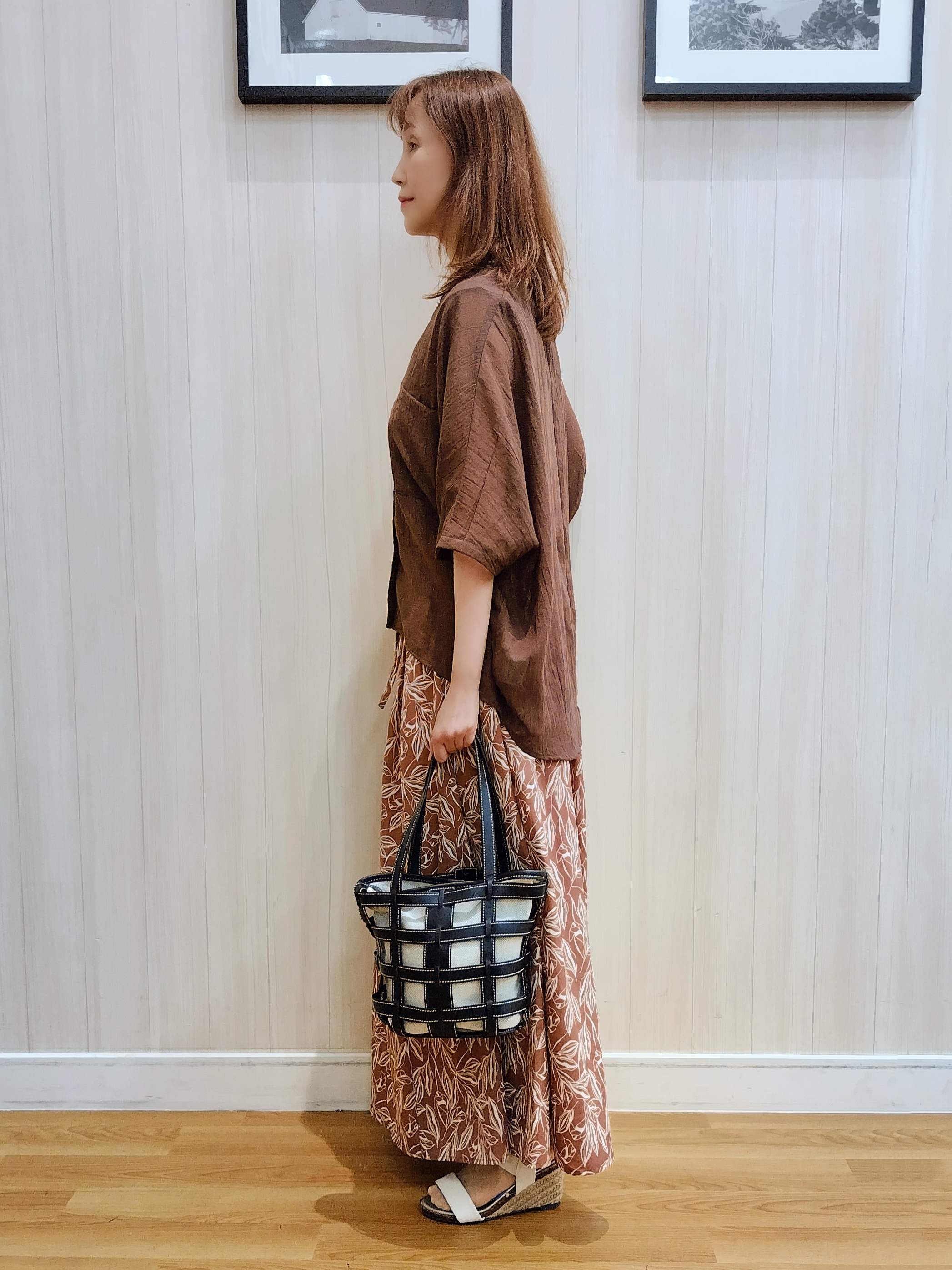 yseさんの「SHOO･LA･RUE｜【洗濯機可/選べる6色】程よいシアー感が涼し気 ゆったりワッシャードルマンブラウス」を使ったコーディネート