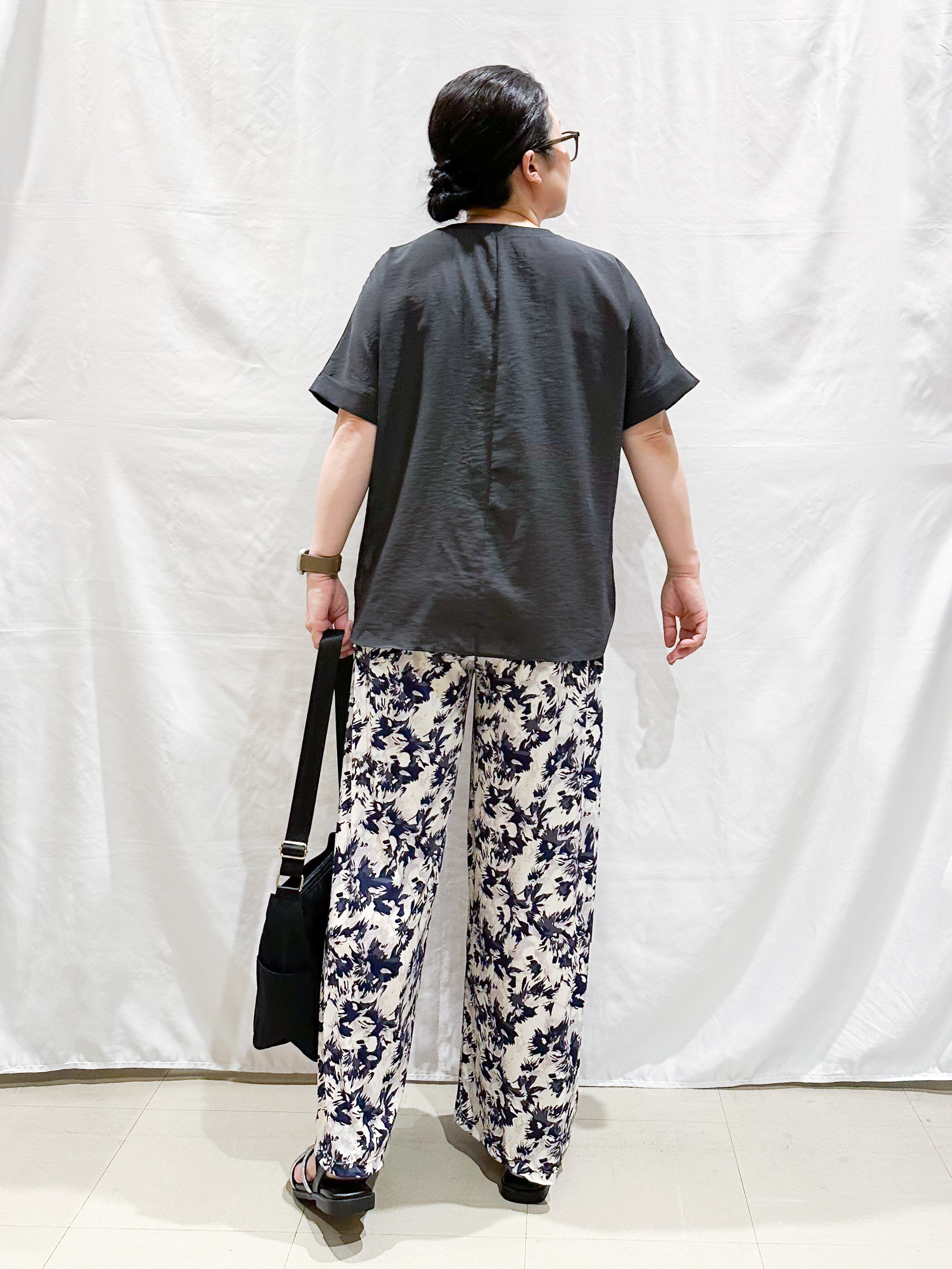 umeさんの「SHOO･LA･RUE｜【洗濯機可/選べる6色】程よいシアー感が涼し気 ゆったりワッシャードルマンブラウス」を使ったコーディネート